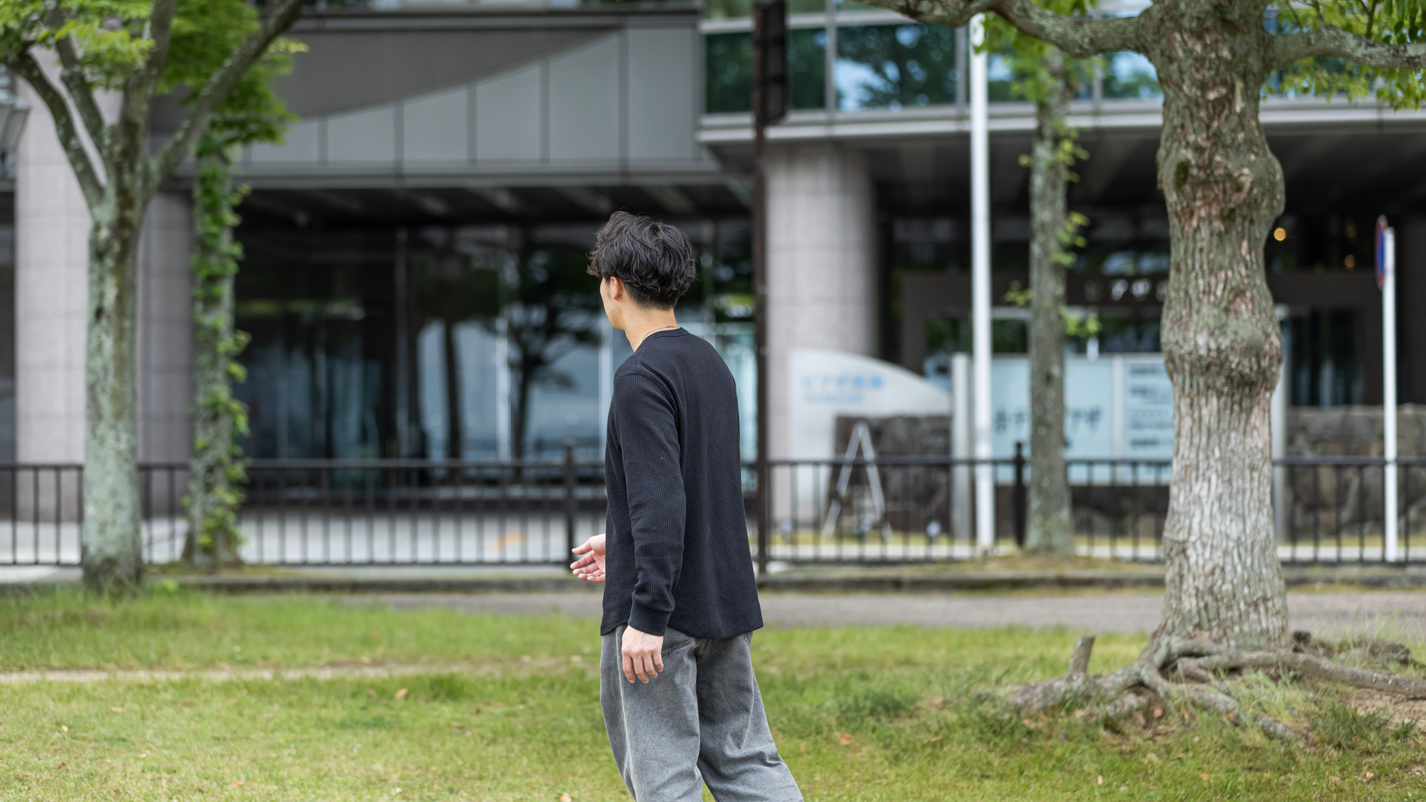琵琶湖の水辺を歩きながら、ホテル前の湖岸で朝の散歩。