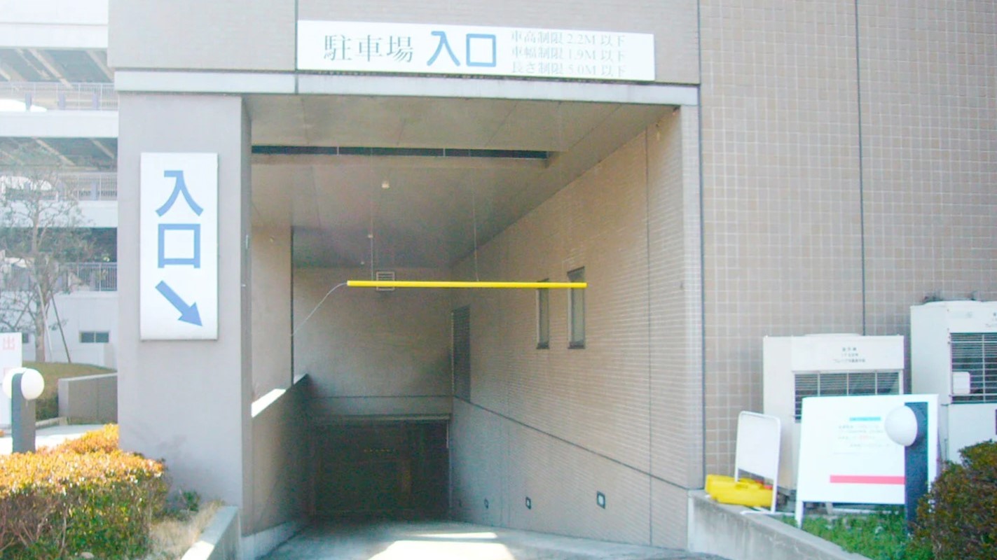 【駐車場】ホテル地下の「ピアザ淡海地下駐車場」 。エレベーターでフロントへ直結しています。