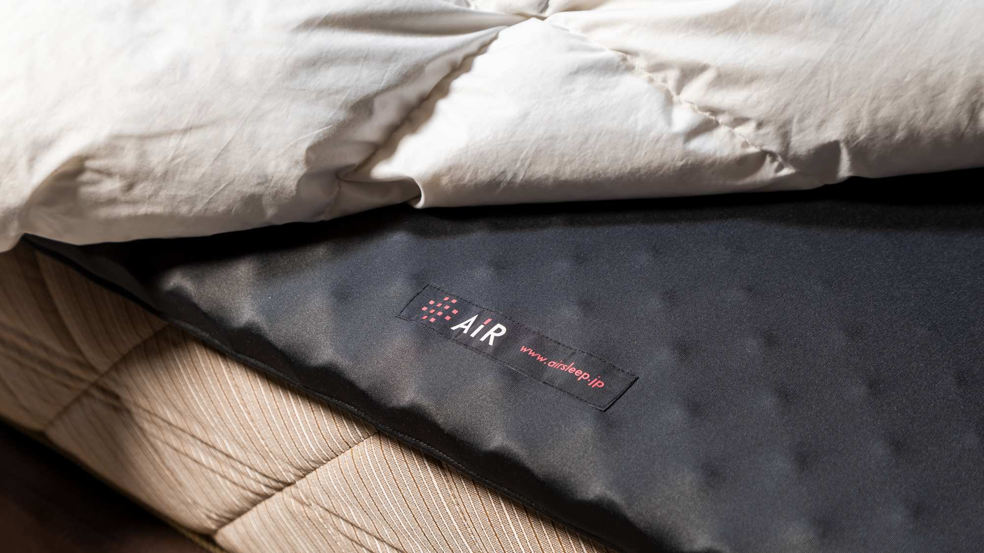 全ての客室には西川製「Airモバイルマット」を導入。体圧を分散し寝返りもスムーズに。