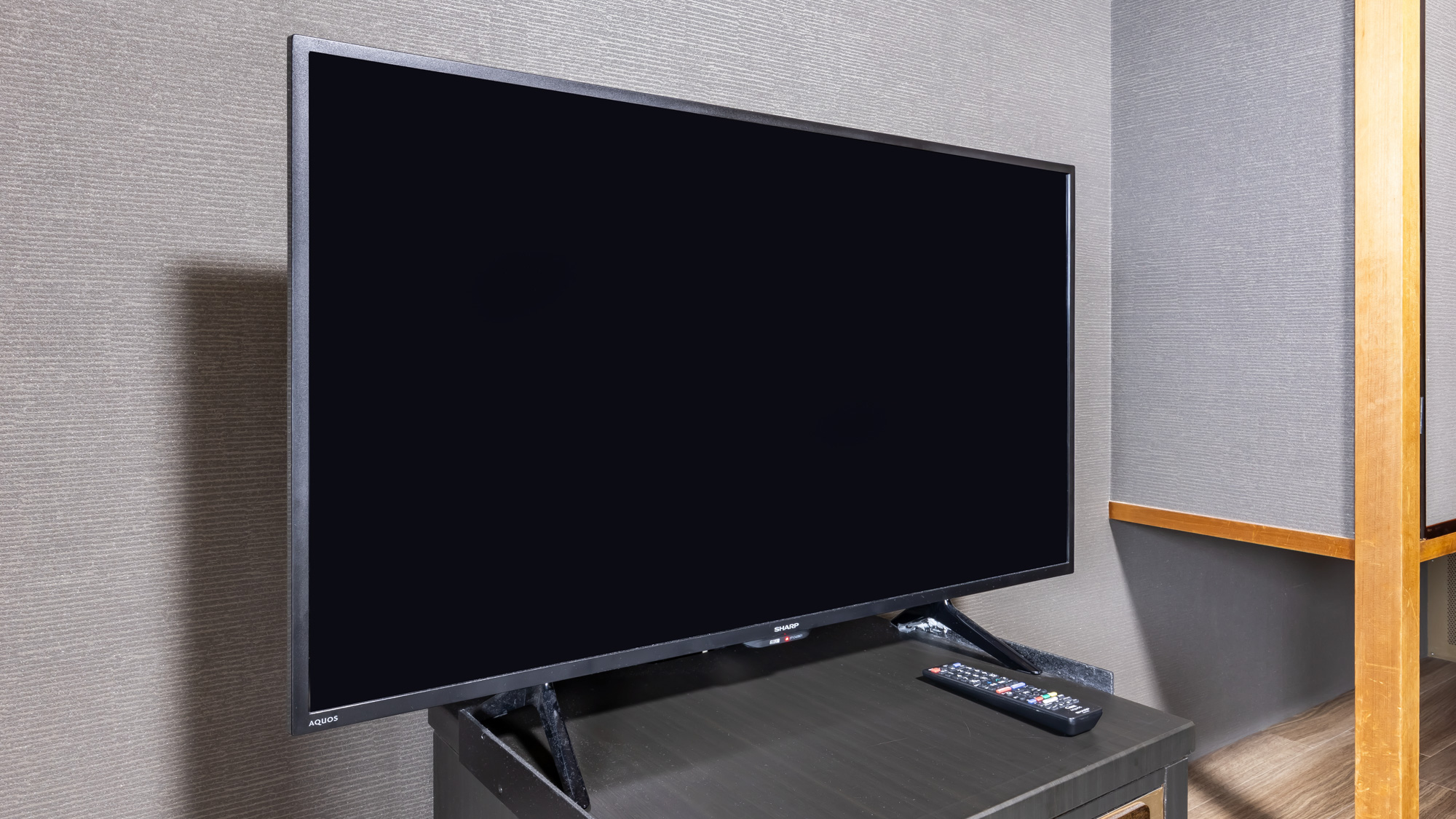 和室ハリウッドツインに設置されたテレビ。快適な客室時間をサポートします。