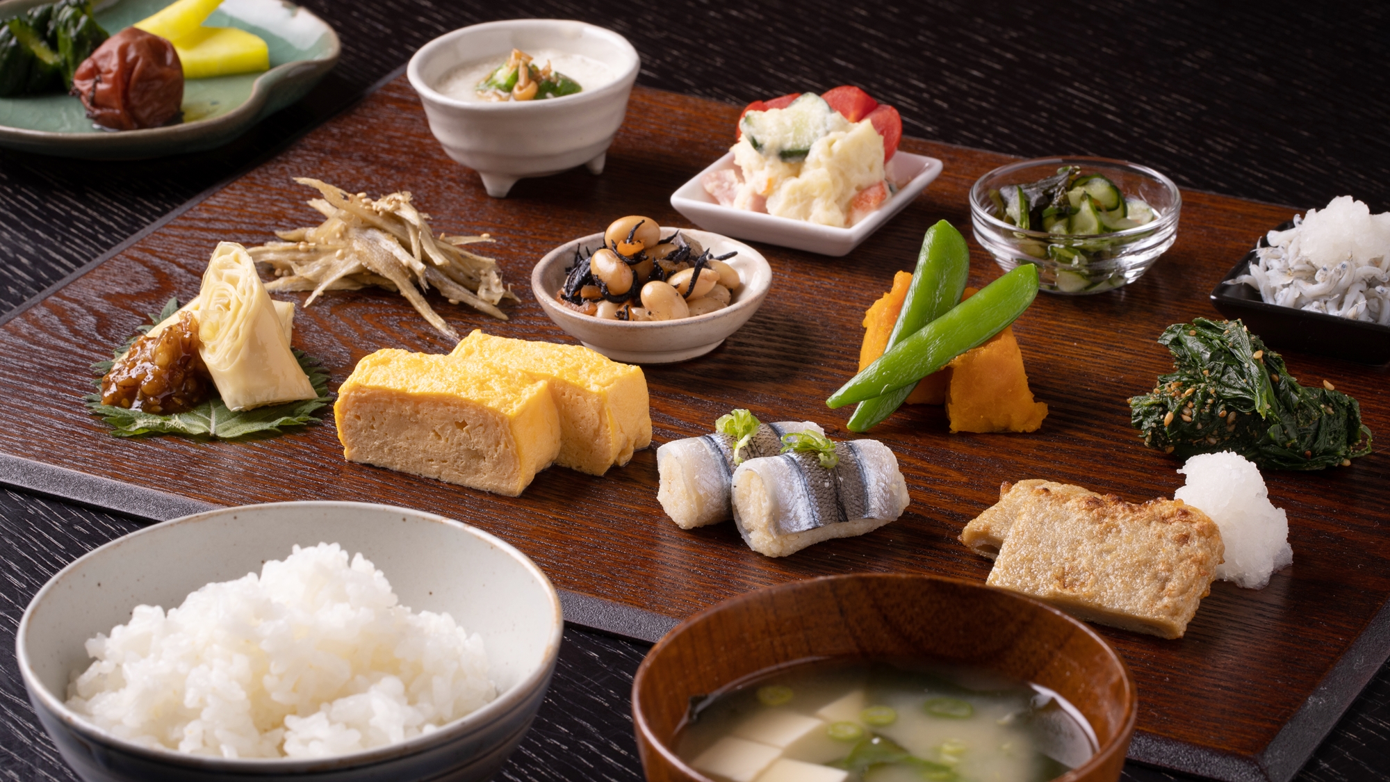 *【ご朝食】地元産の季節野菜が中心の体に優しい和定食です