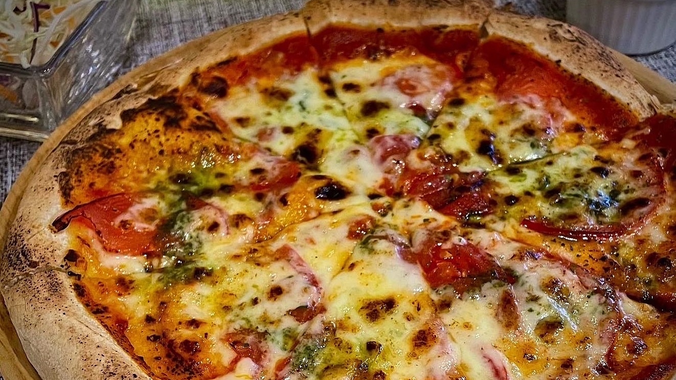 *【cafe&bar 奏】定番のマルゲリータはもちろん、地元の食材を使ったピザもございます！