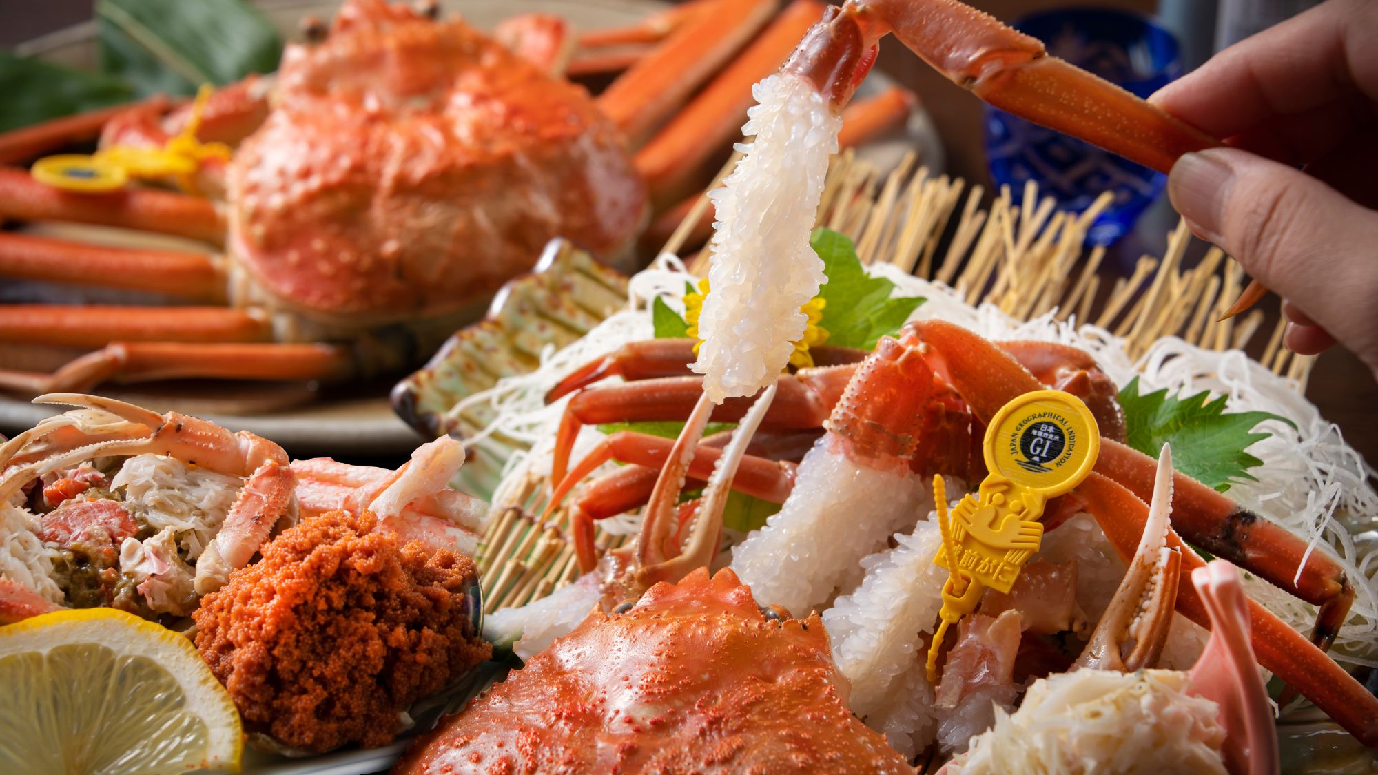 メインのお料理が＜蟹刺しORゆで蟹＞から１人１人選べる！ご夫婦やご家族でシェアしても♪