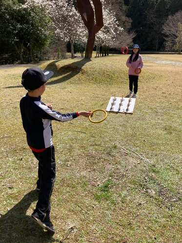 芝生遊び