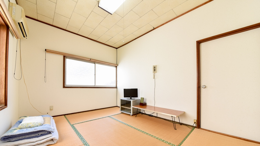 *【和室6畳】民宿らしくシンプルな和室。畳のお部屋でごゆっくりとお寛ぎ下さい。