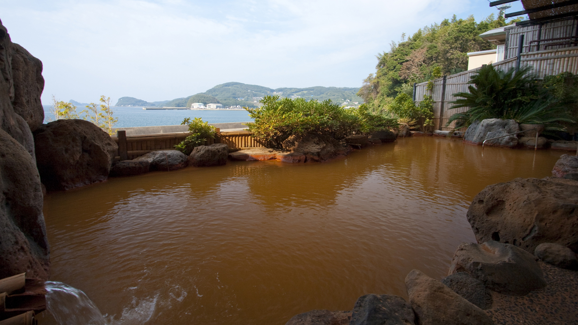 *【湯ノ本温泉】1500年以上の歴史がある天然温泉で、鉄分を含んだ赤褐色の温泉が特徴♪