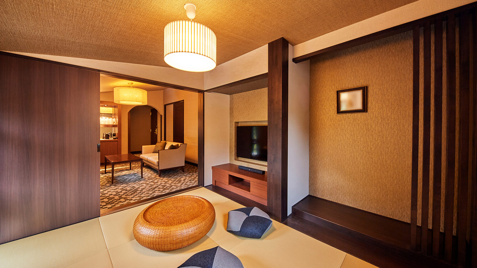 和洋室プレミア／66.9㎡／当ホテルに1室のみの、ホテルの機能性と旅館の寛ぎを兼ね備えた客室