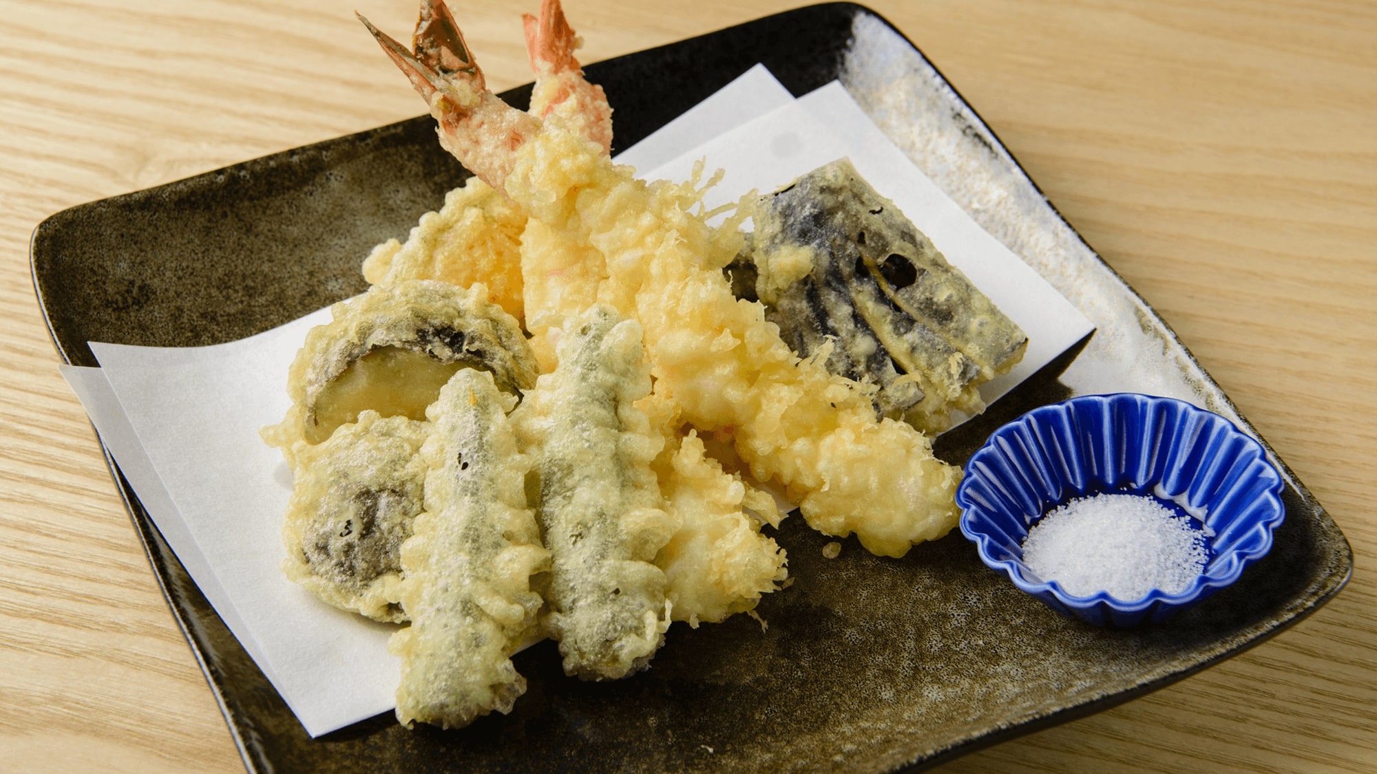 お食事処 実乃里／料理イメージ／大海老と野菜の天ぷらの盛り合せ