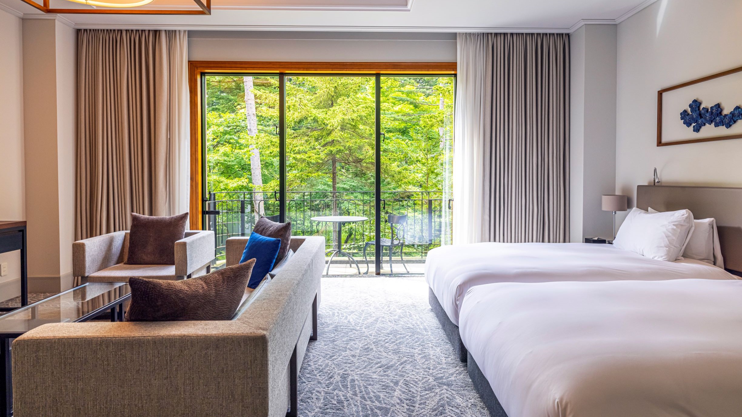 当ホテル全50室のうち約9割の客室が40平米を越える軽井沢らしい広々とした間取りです。
