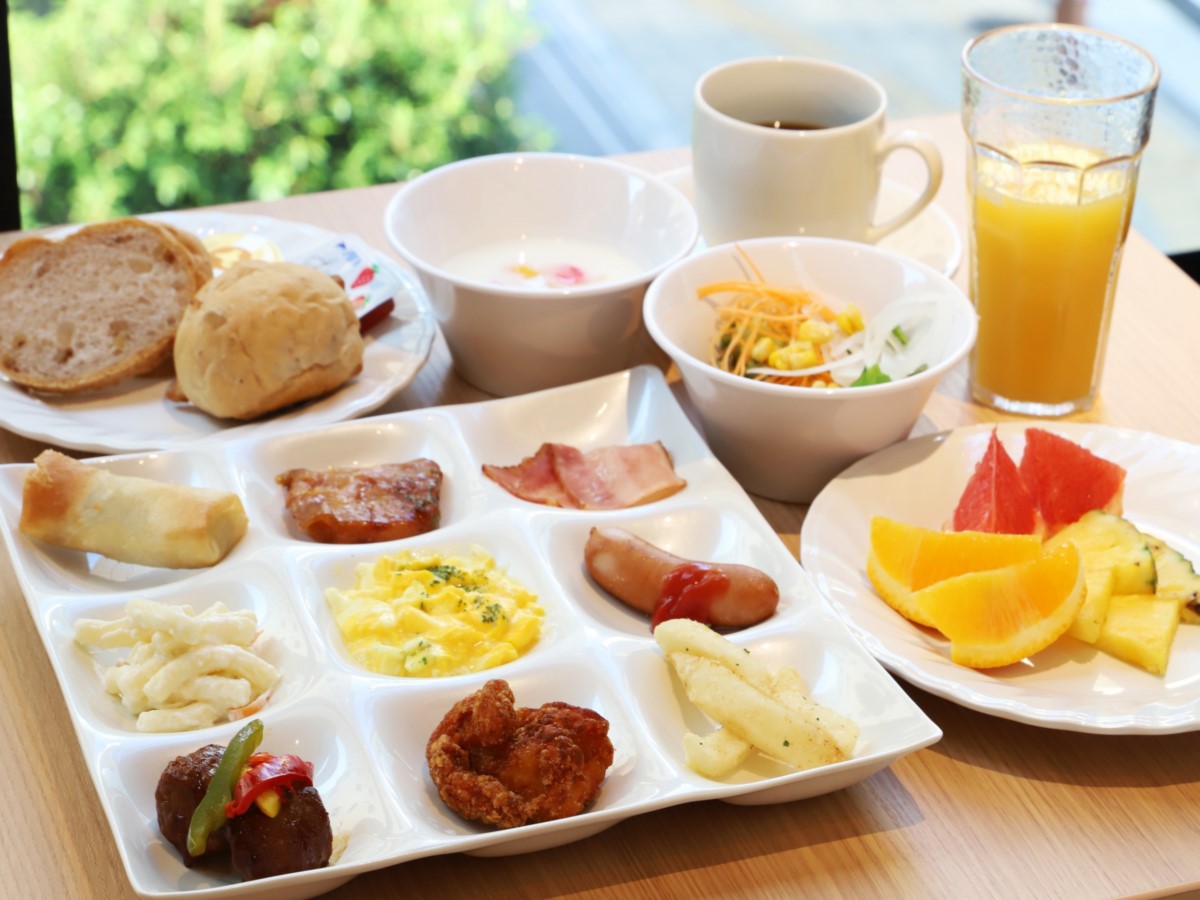 ご朝食は種類豊富な和洋食バイキングです♪