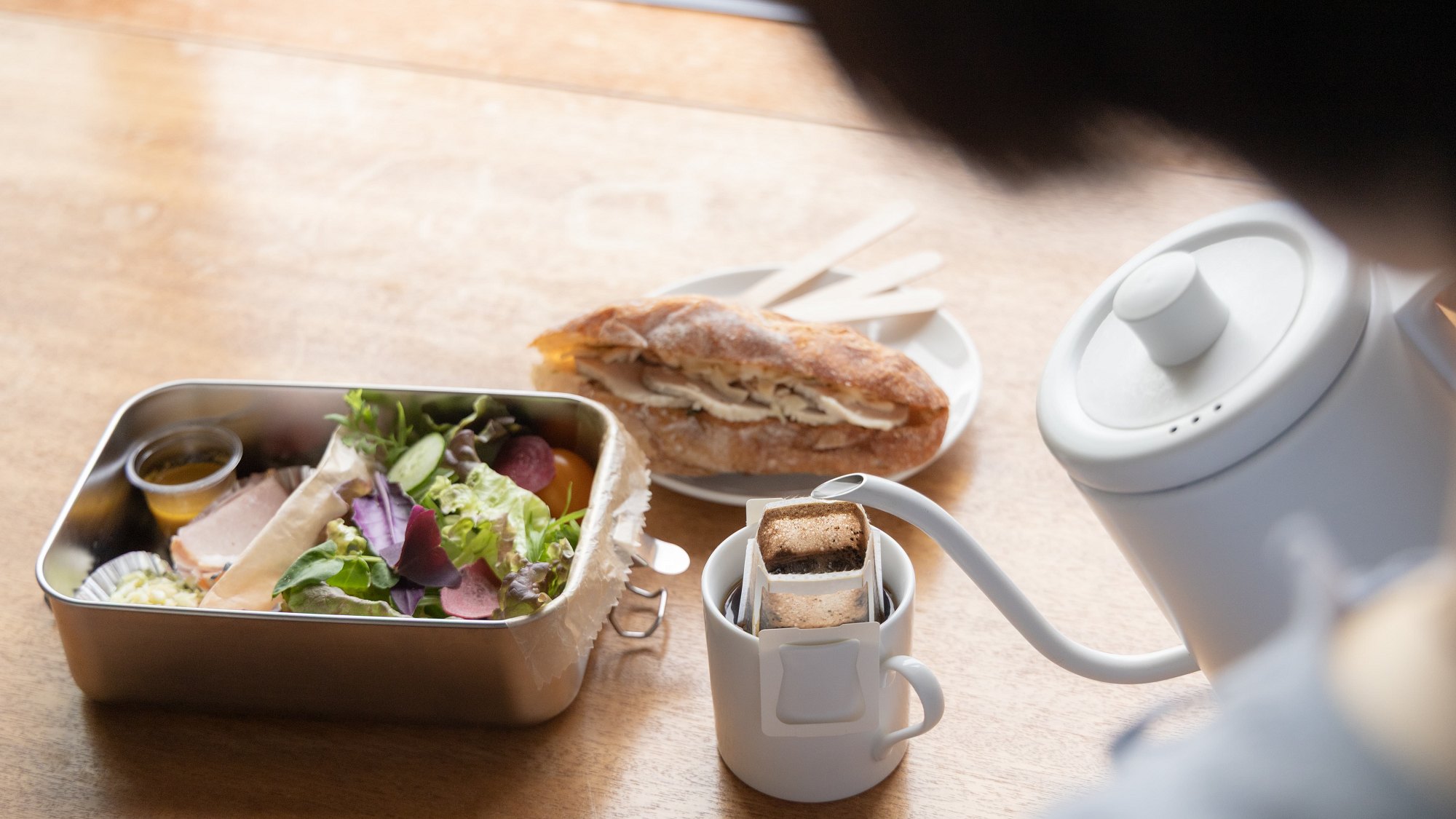 地元の素材を大切に、彩りよくつくられた朝食をご提供いたします。