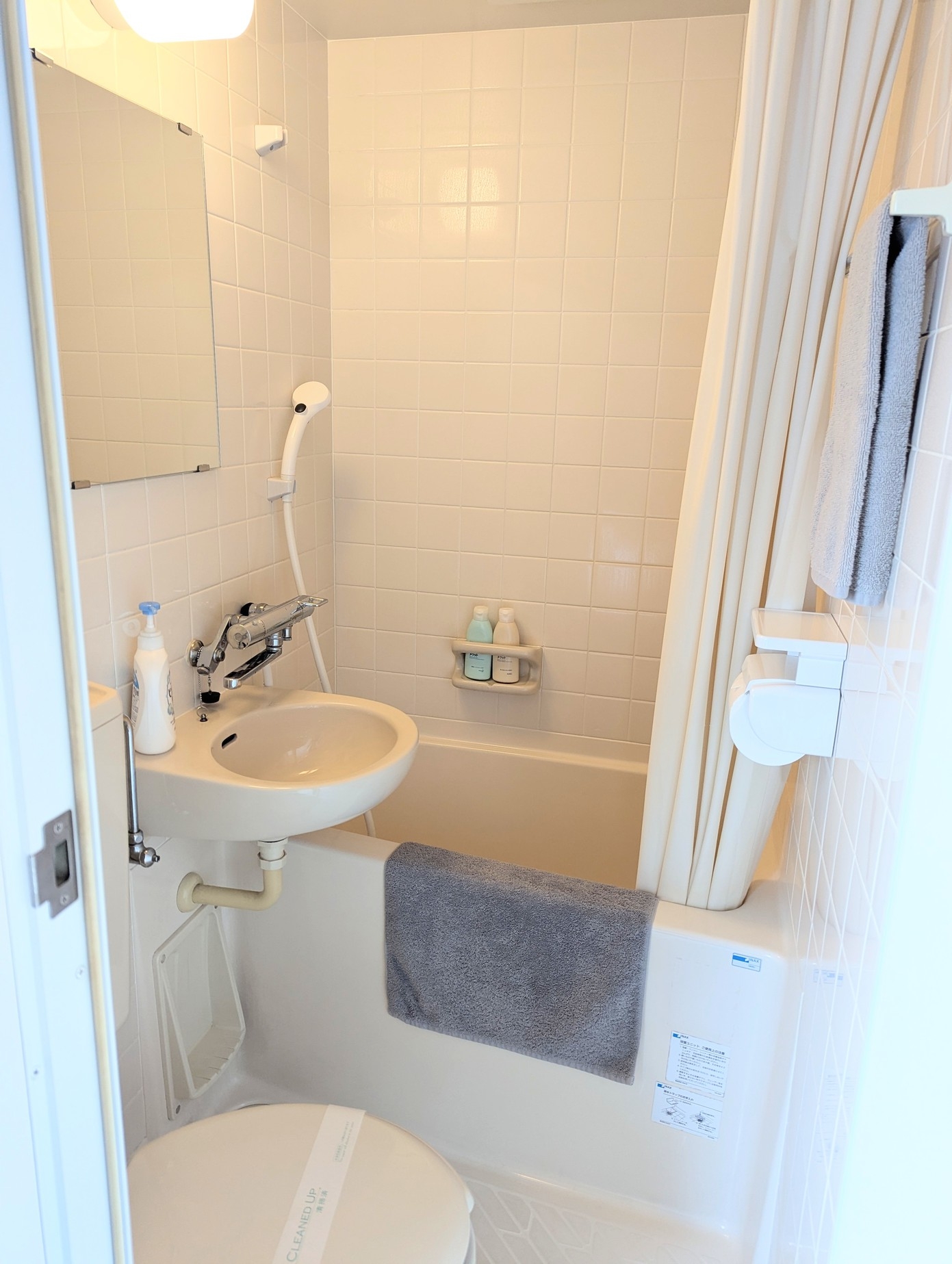 【喫煙】★2階洋室シングル★ユニットバス付★素泊まり市内最安値★Wi-Fi完備