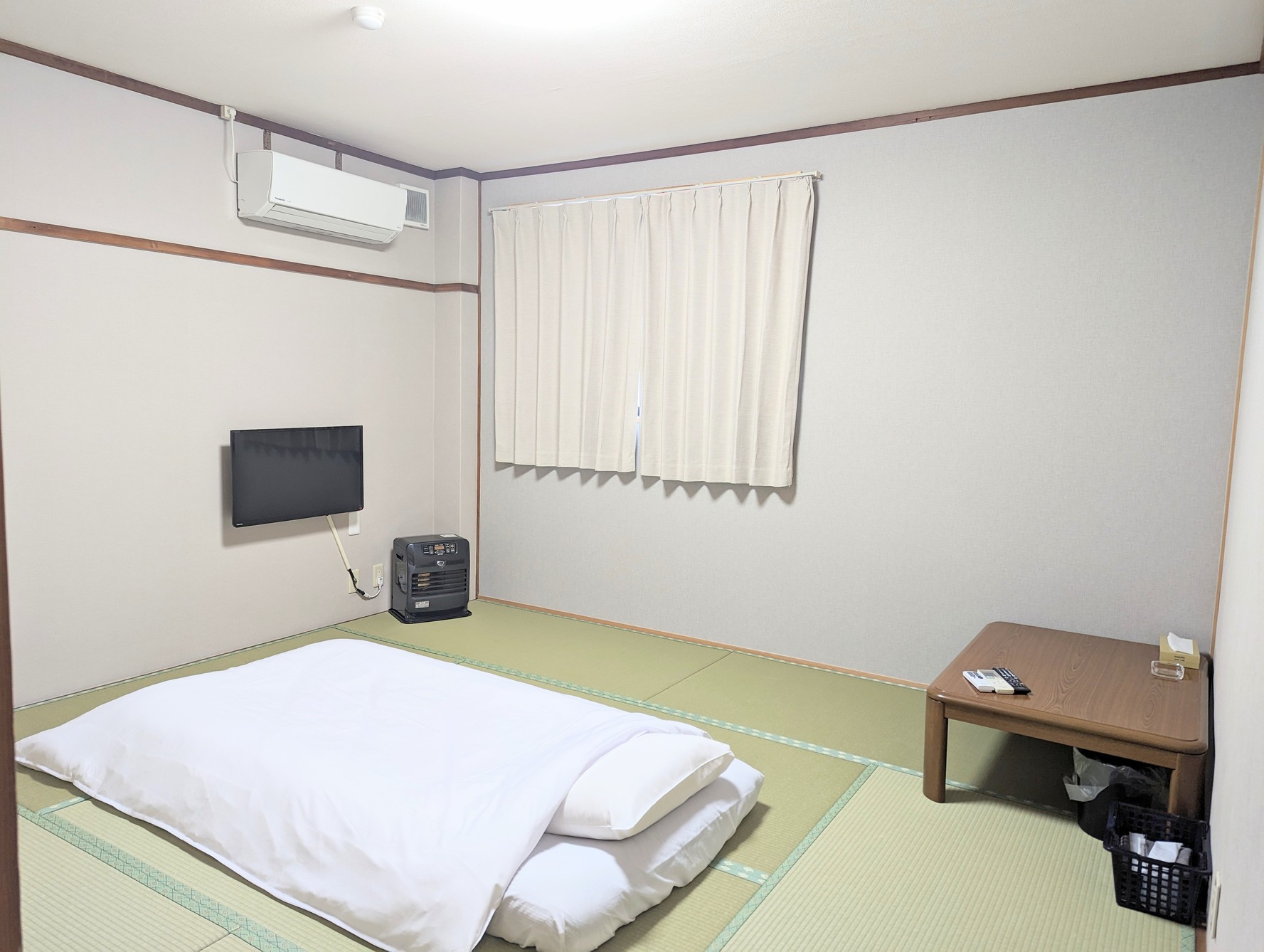 3階  和室8畳《共同シャワー、トイレ》３名様まで