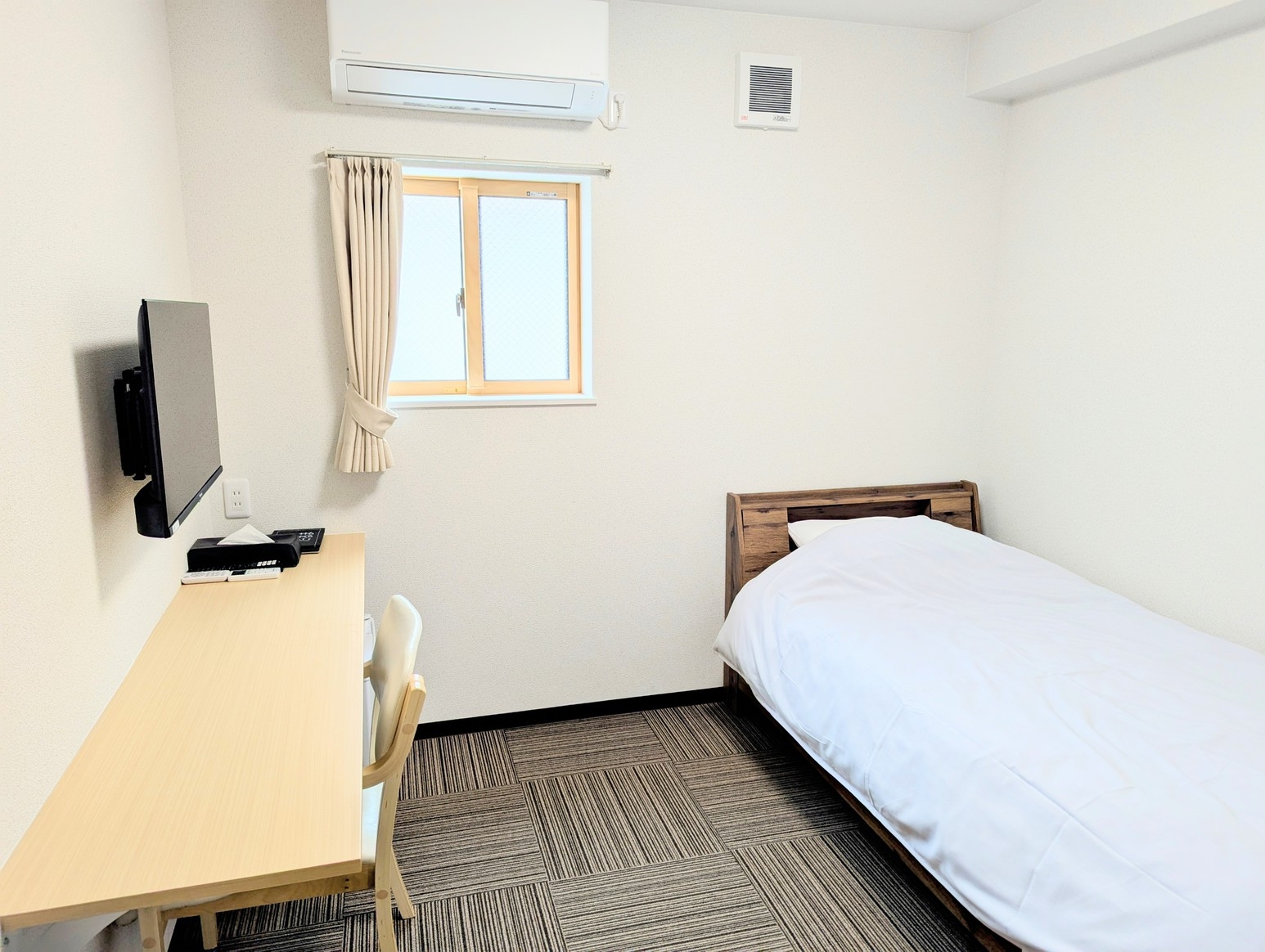 【禁煙】令和7年4月新装オープン★1階洋室シングルユニットバス付★素泊まり市内最安値★Wi-Fi完備