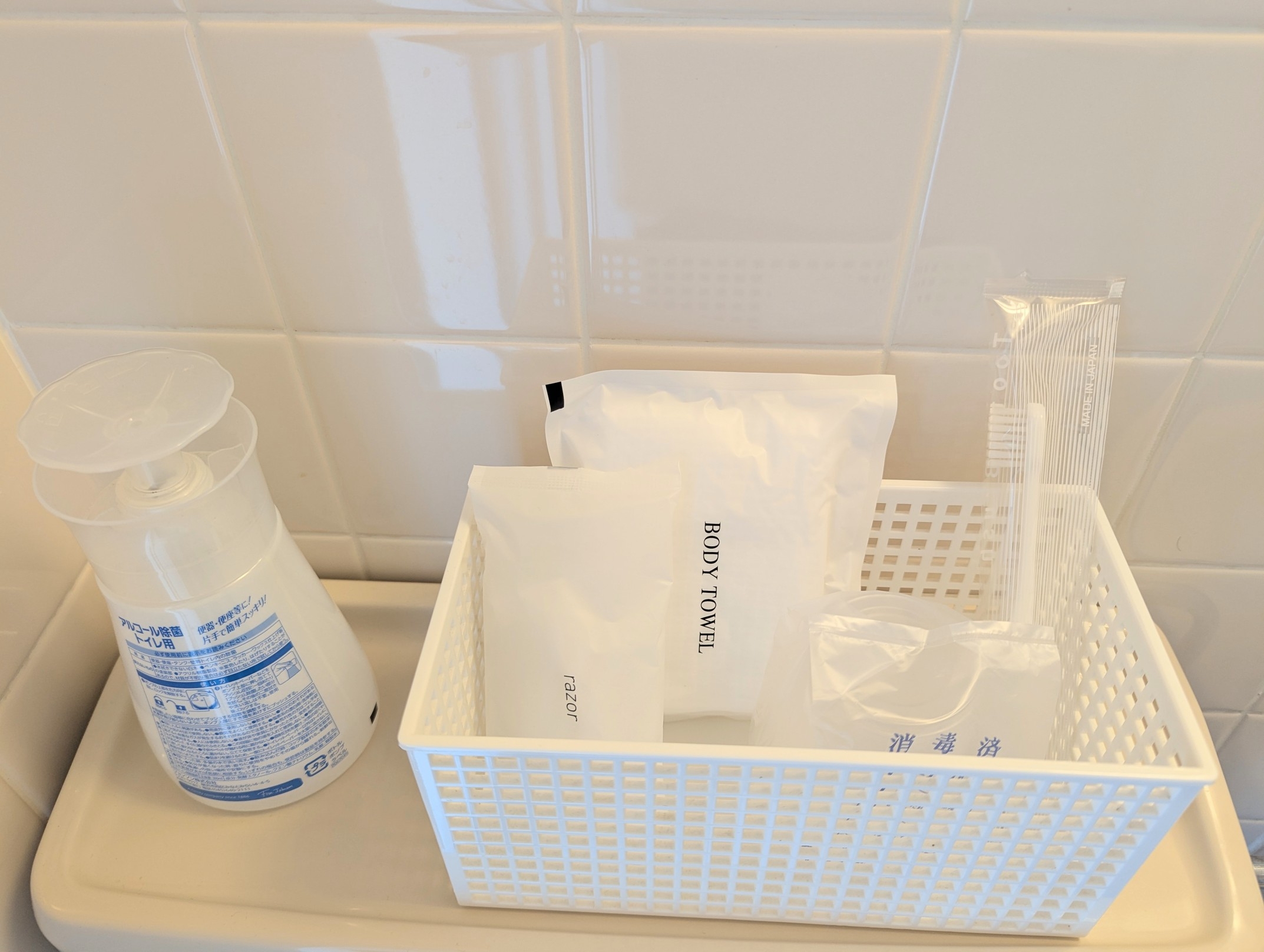 【喫煙】★2階洋室シングル★ユニットバス付★素泊まり市内最安値★Wi-Fi完備