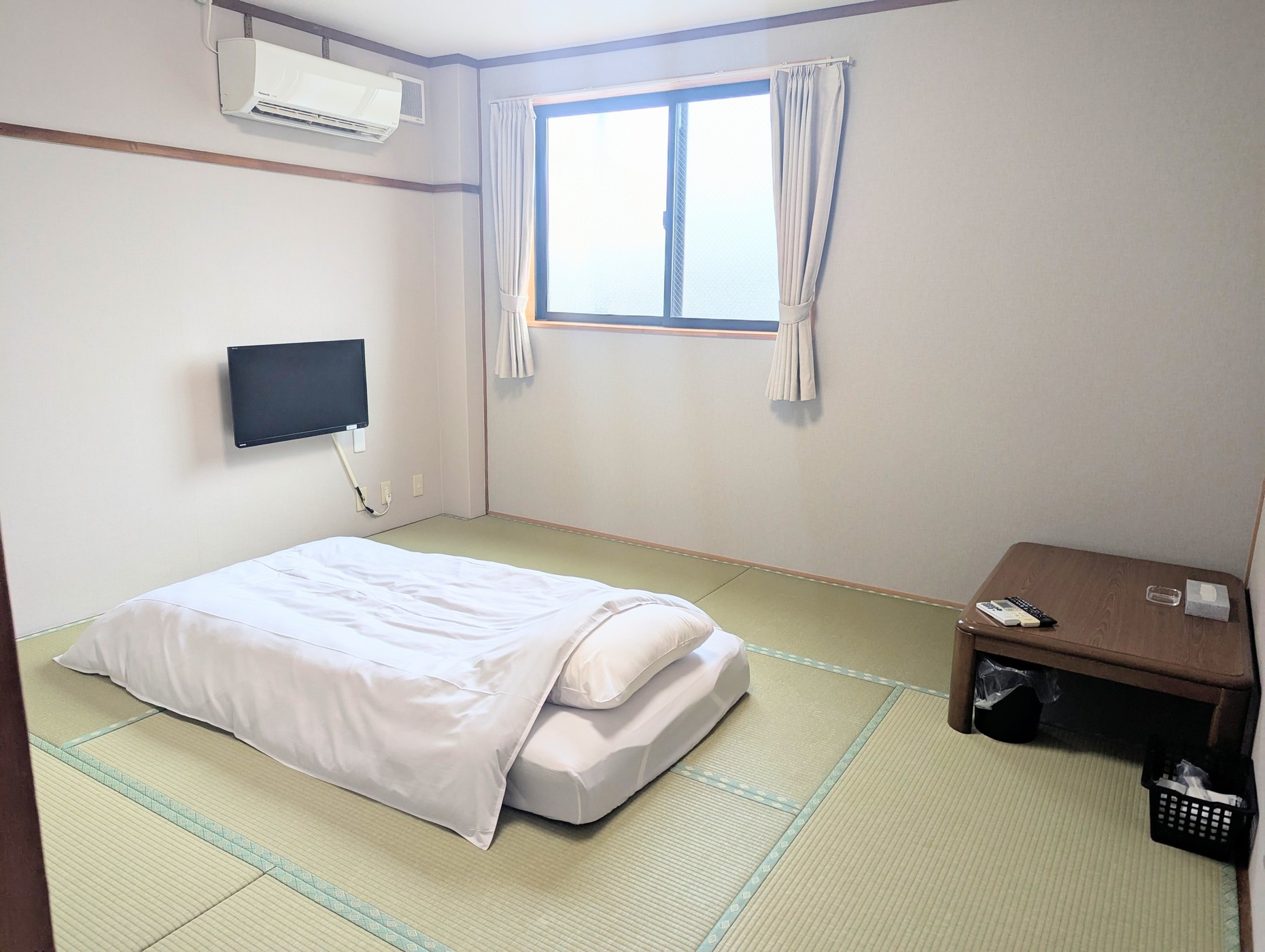 【喫煙】★3階和室8畳シングル★素泊まり市内最安値★Wi-Fi完備★共同シャワー★