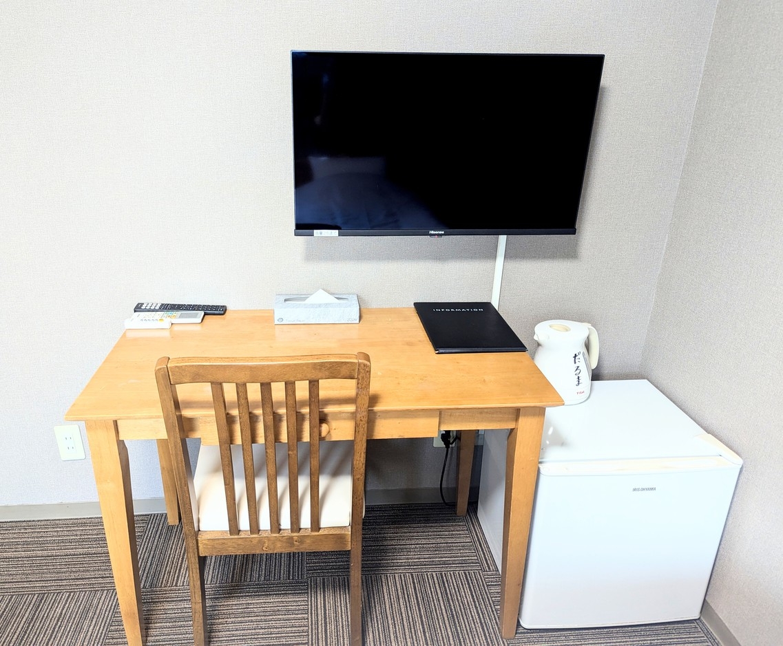 【喫煙】★2階洋室シングル★ユニットバス付★素泊まり市内最安値★Wi-Fi完備