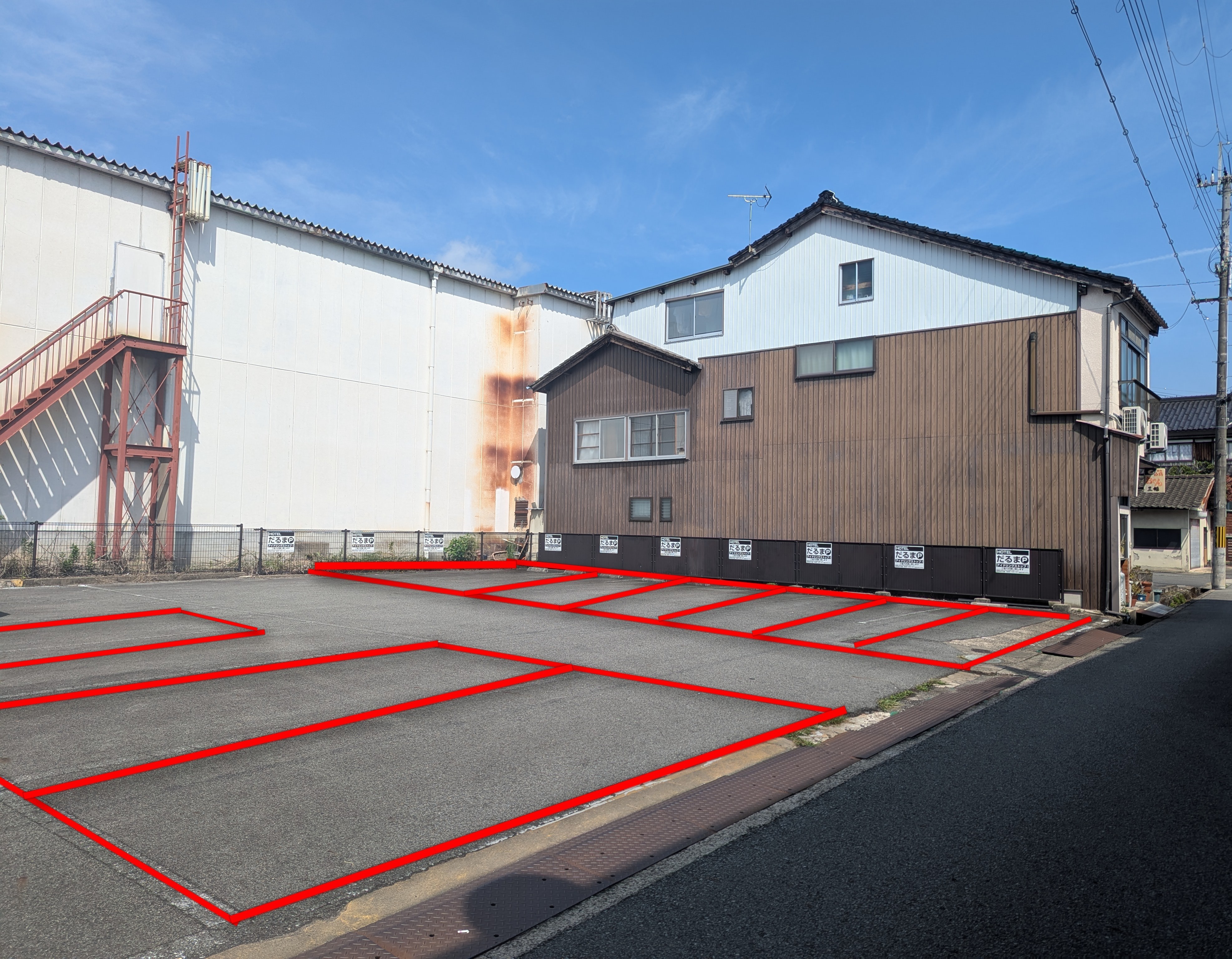 だるま専用駐車場。赤枠に停めて下さい。9台(8.10.12.15〜20)