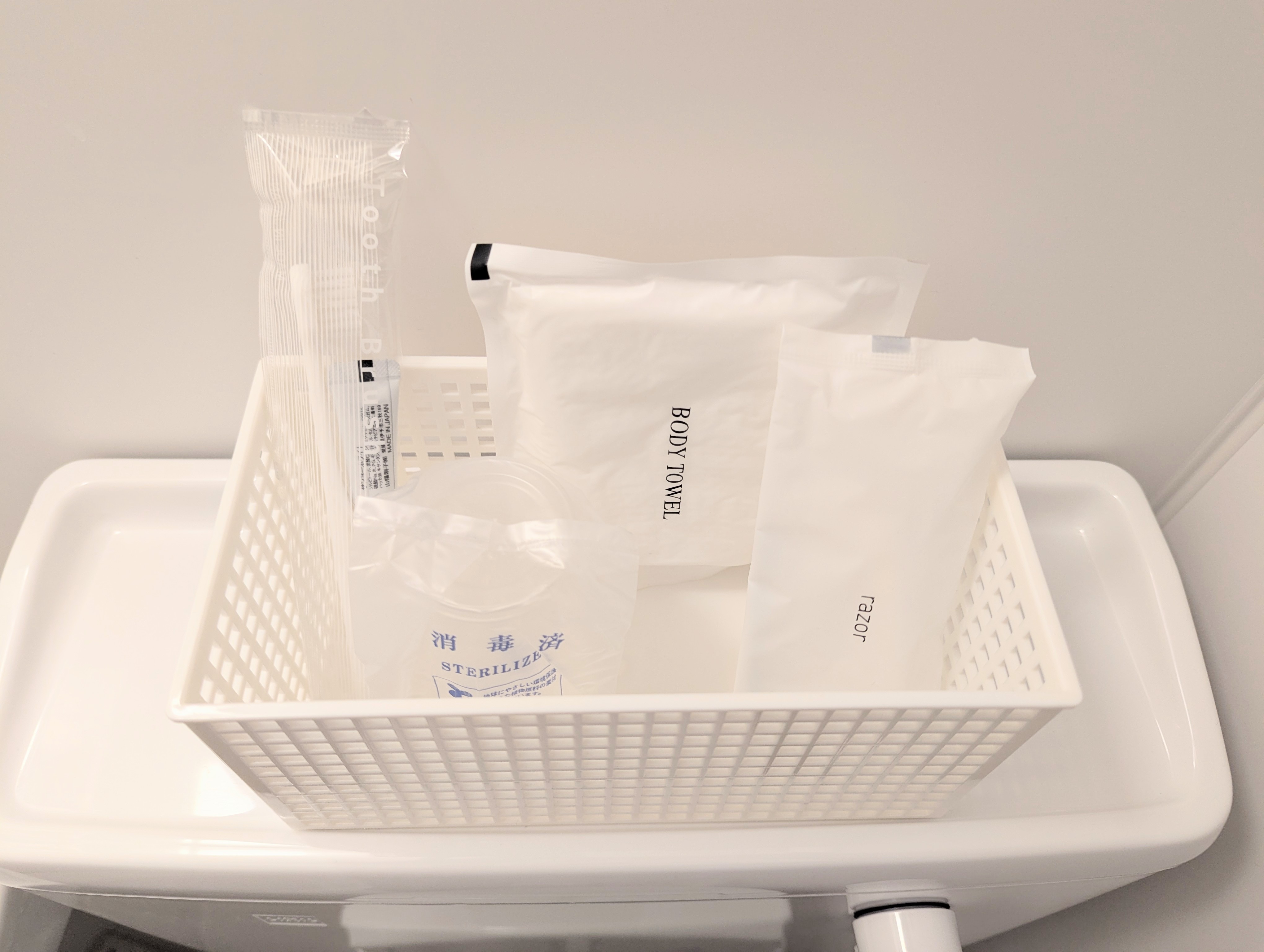 【禁煙】１階洋室アメニティ（使い捨て歯ブラシ、カミソリ、ボディタオル、プラコップ）