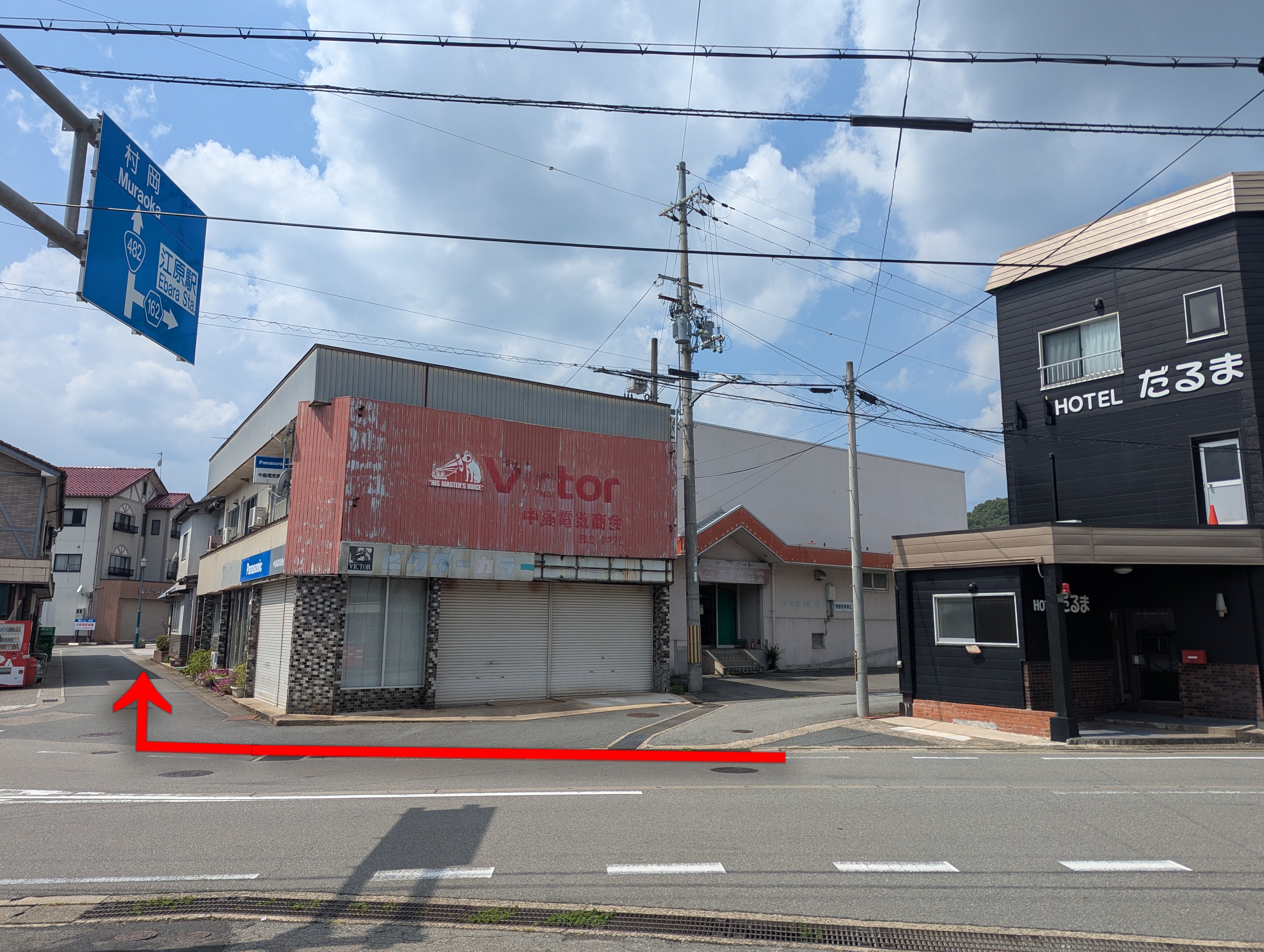 HOTELを出て２件歩くと江原駅東口唯一の飲食店商店街サンロード１番街あります