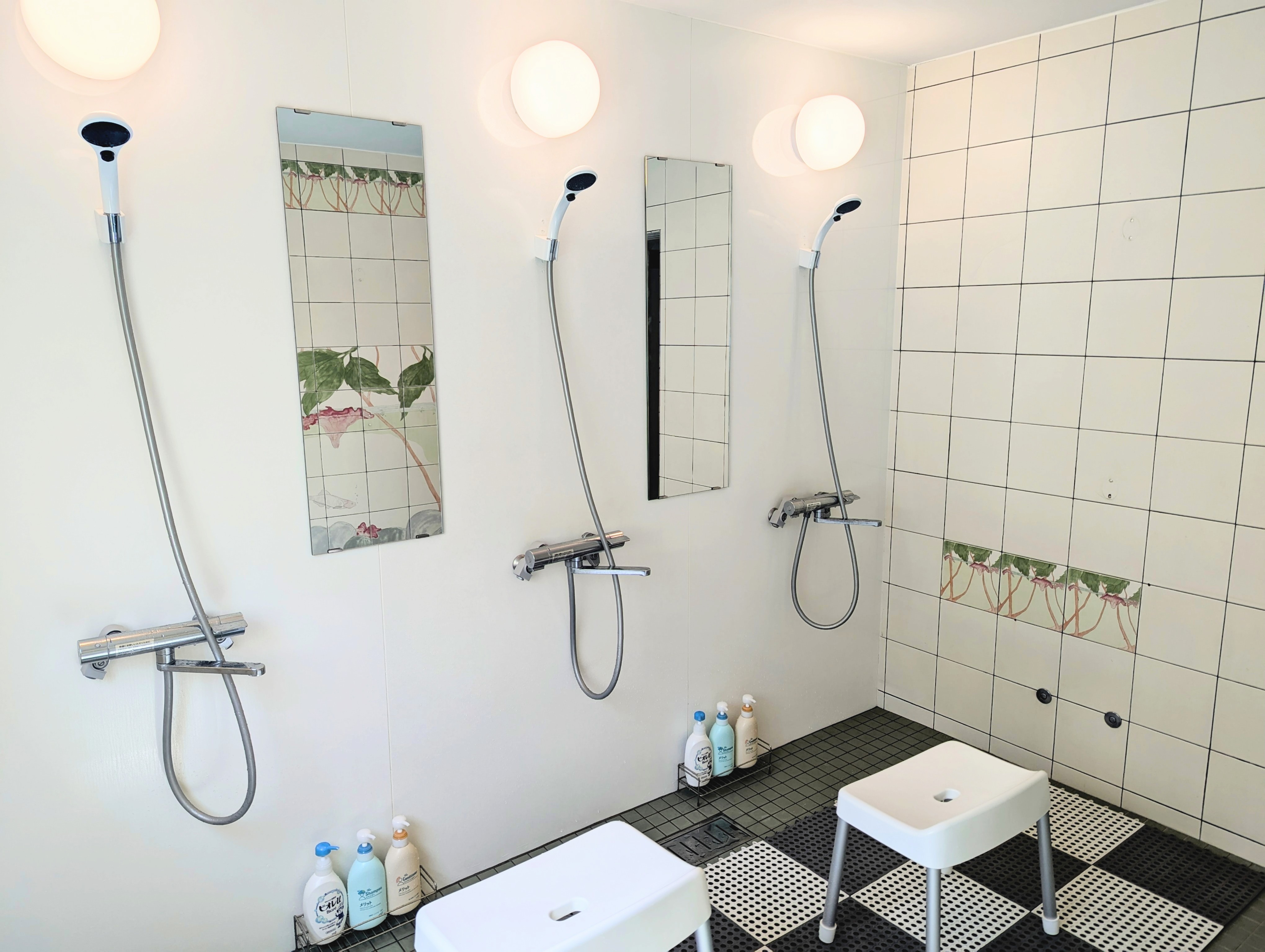 ３階宿泊者様用シャワールーム（１階にあります）