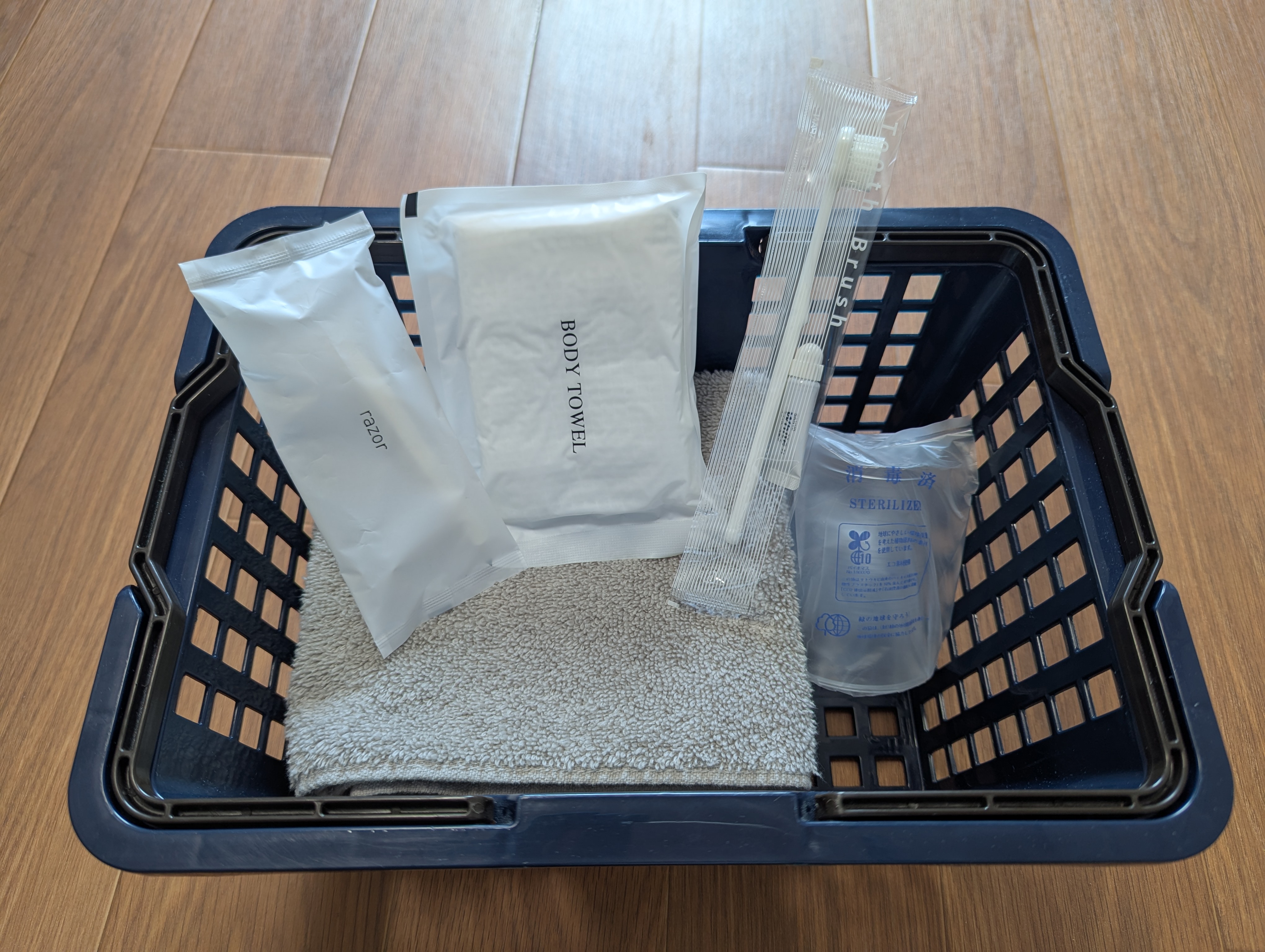 【喫煙】３階洋室（アメニティ使い捨て歯ブラシ、カミソリ、ボディタオル、コップ、フェイスタオル２枚）