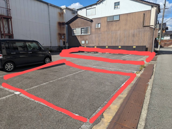 だるま専用駐車場です。赤枠に停めて下さい。7台(8.10.15〜19)