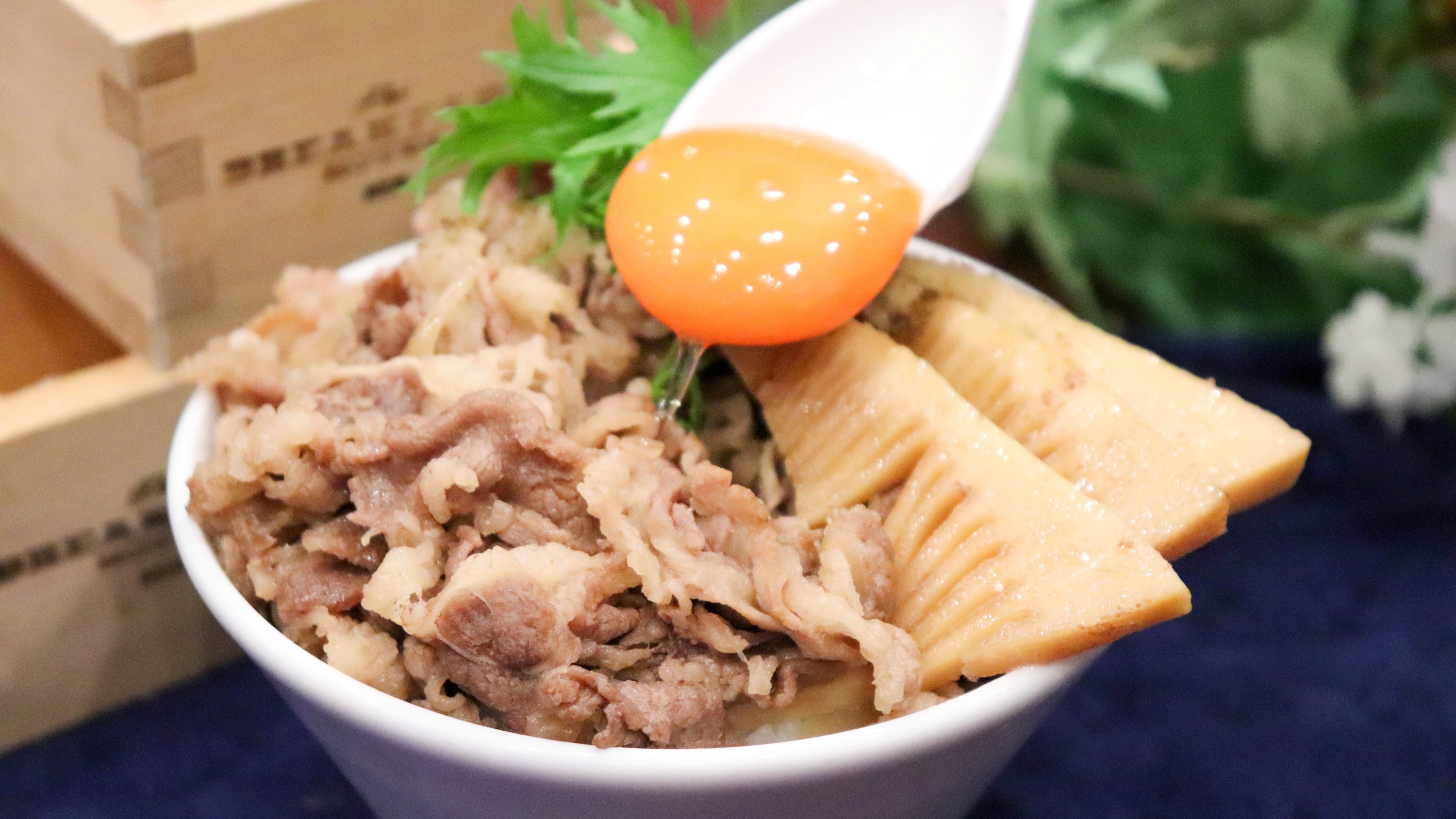【春香のBREAKFAST】牛肉と筍のすき焼き風丼