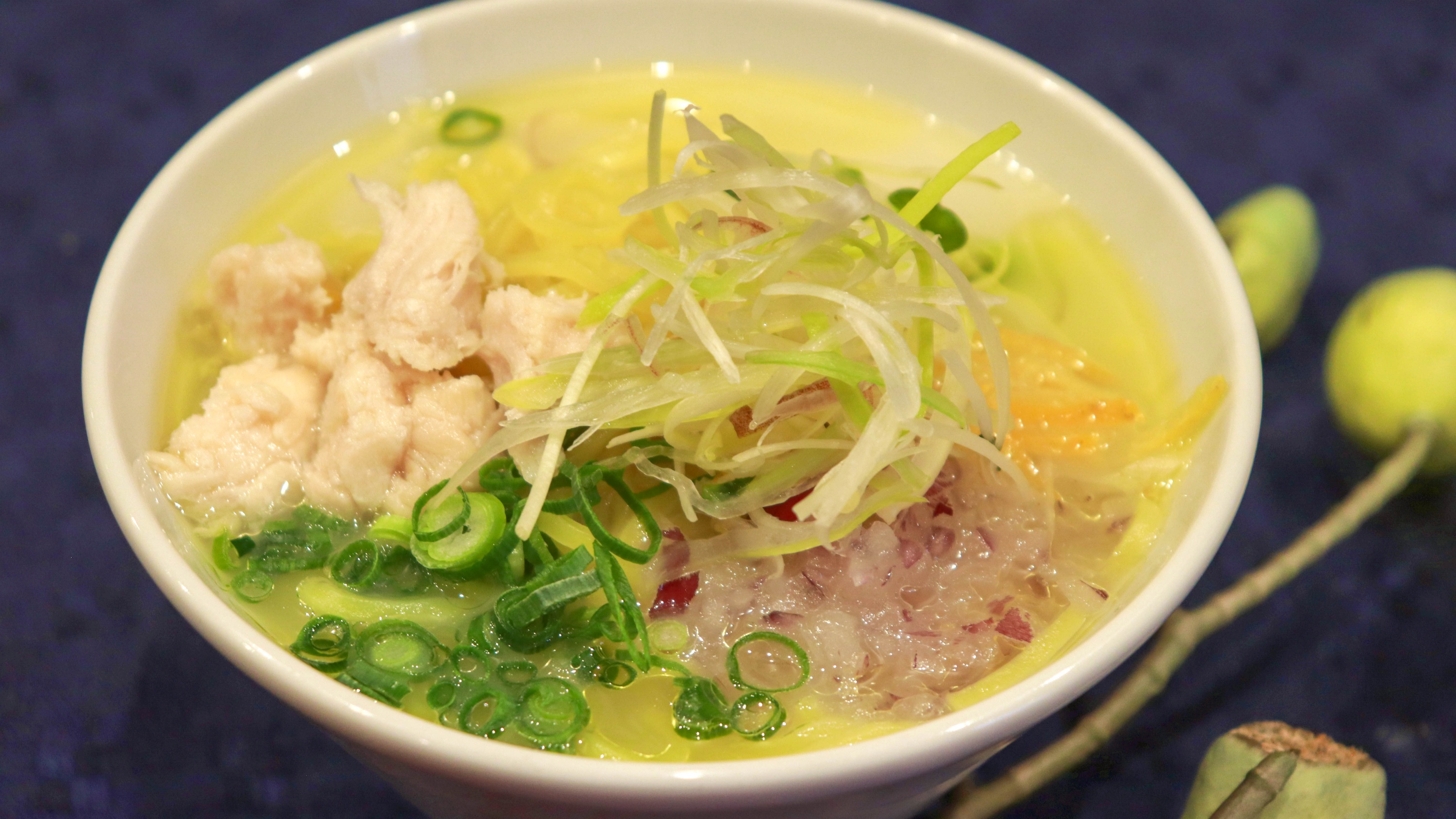 【初夏のBREAKFAST】二日酔いに寄り添う 博多水炊き白湯ラーメン