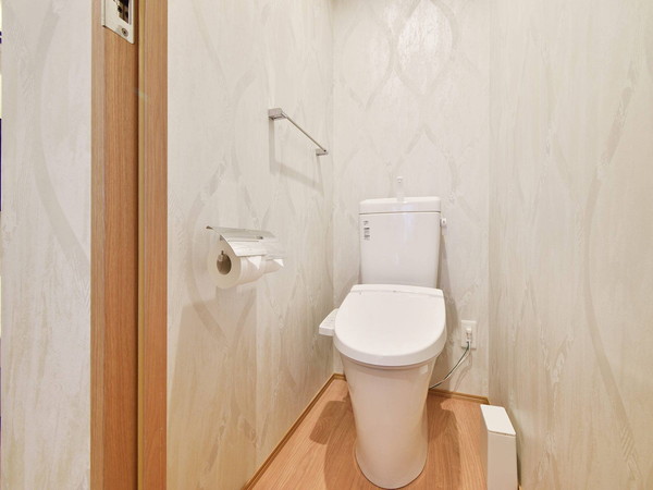 トイレ　スーペリアダブルルームは独立型のトイレとなります。