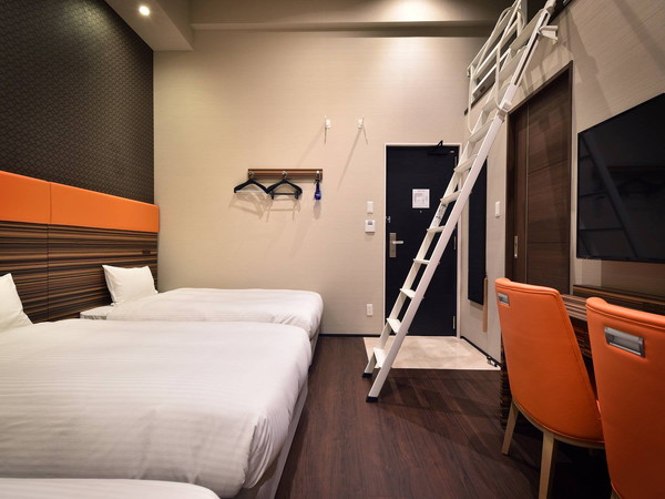 ファミリールーム　シングルベッドが3台のお部屋です。