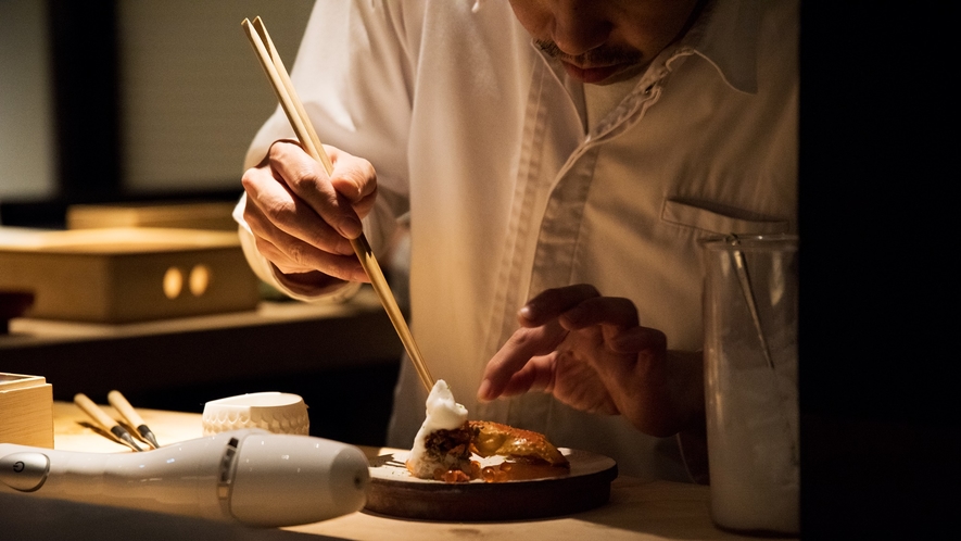 *【夕食一例】ライブ感溢れる料理の手元もお愉しみください。