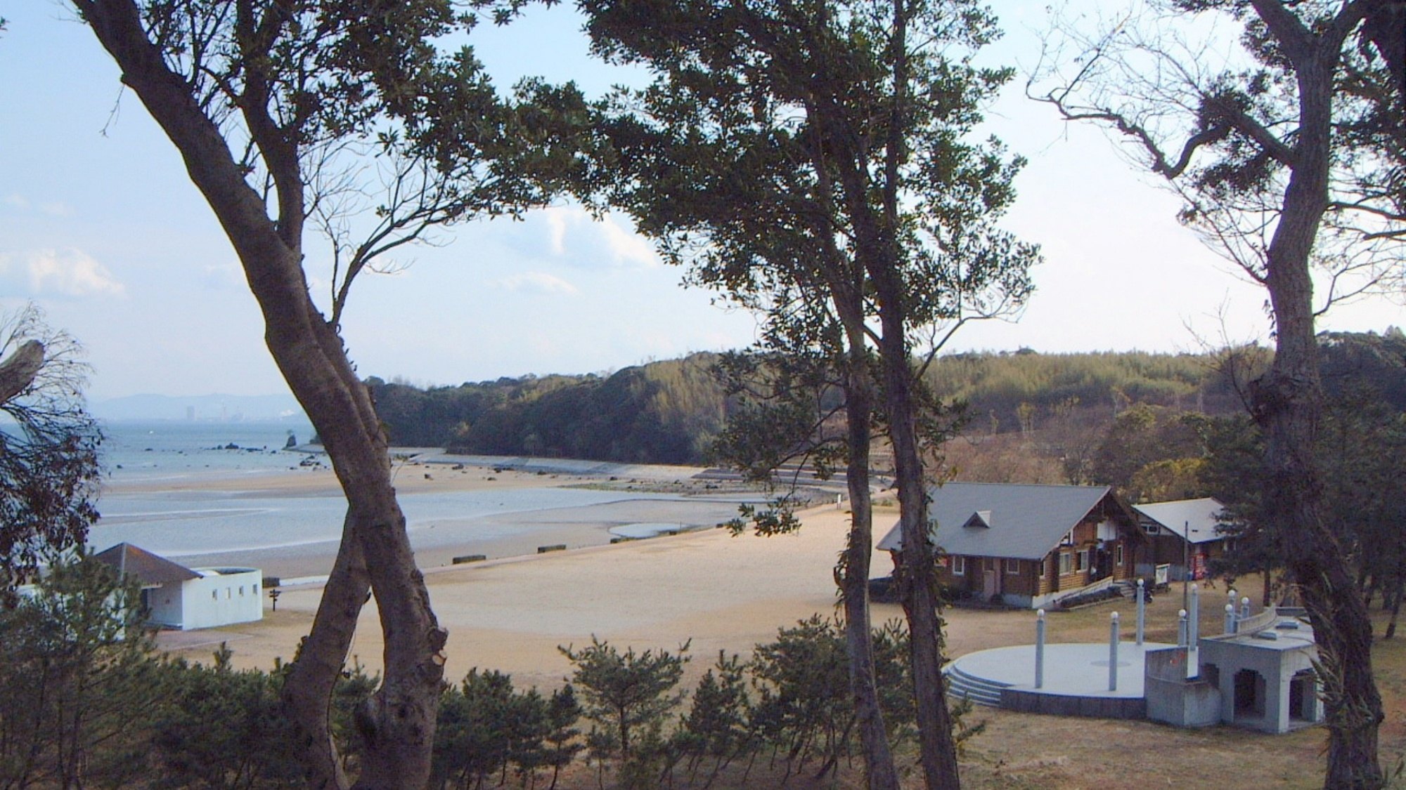 【糸ケ浜海浜公園】遠浅の砂浜とキャンプやテニスも楽しめる海浜公園･･･当館から車で8分
