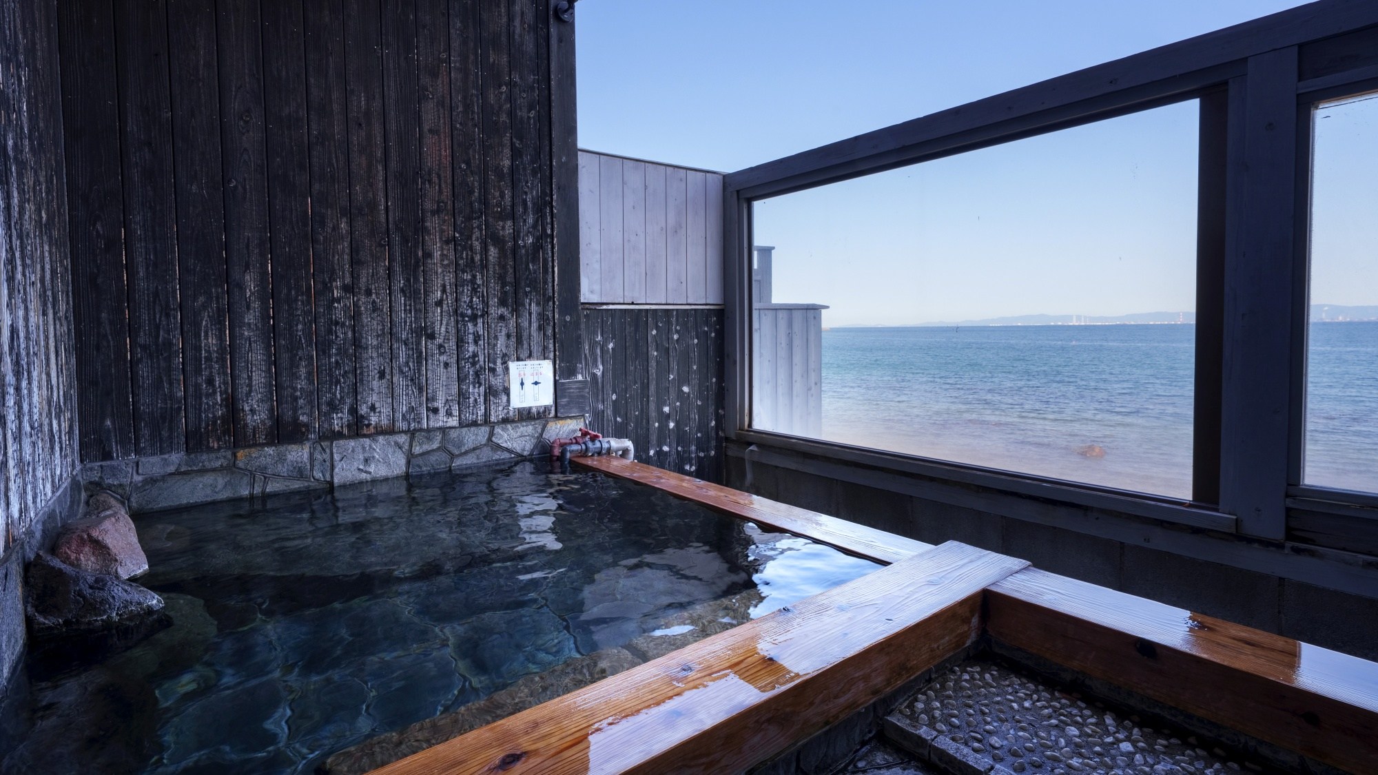 【源泉かけ流し天然温泉】特別館のある圧倒的な開放感と抜群のロケーション（貸切露天風呂イメージ）