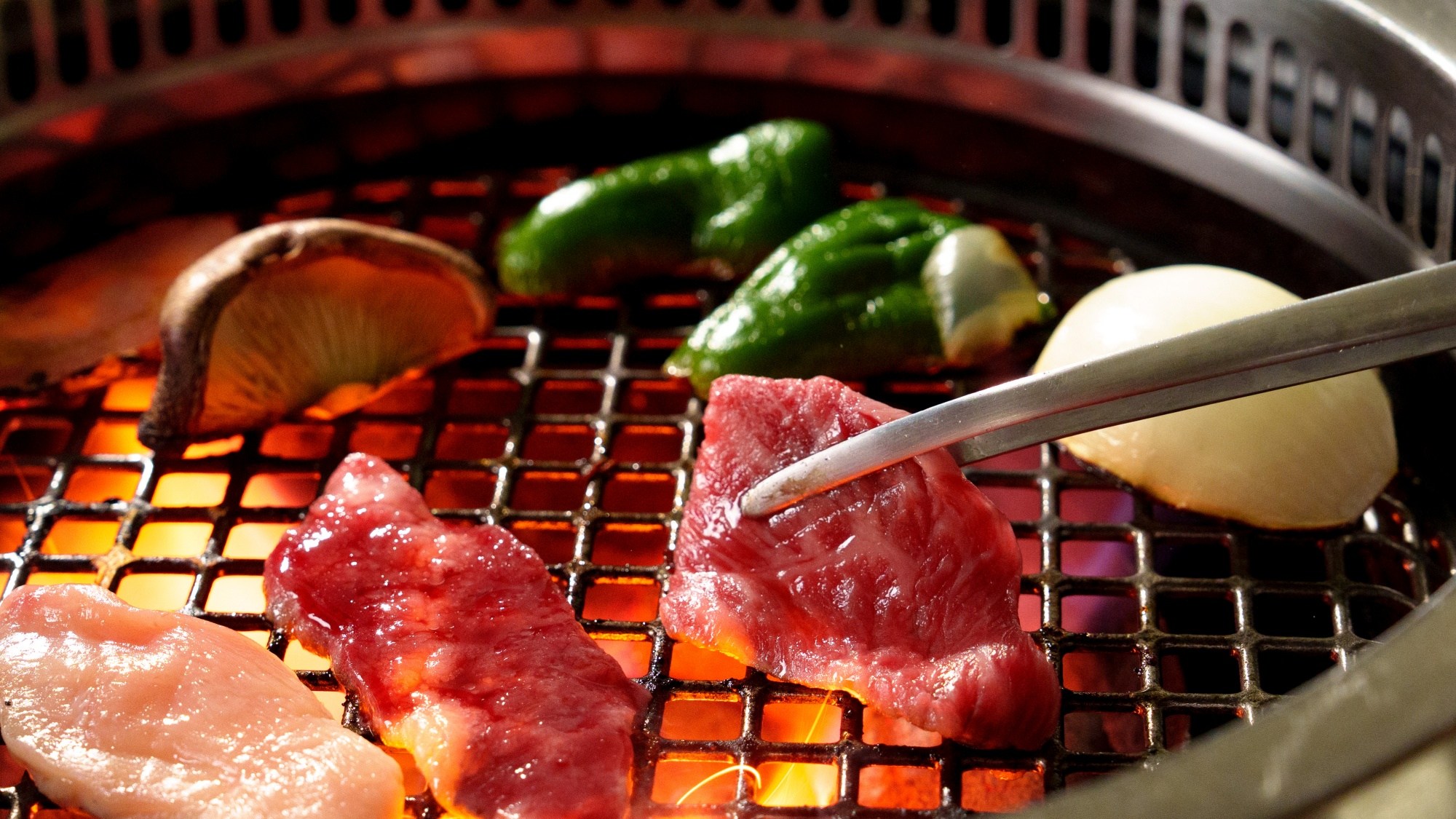 【夕食一例】網目の下から立ち昇る炎が素材の旨味をギュッと閉じ込める