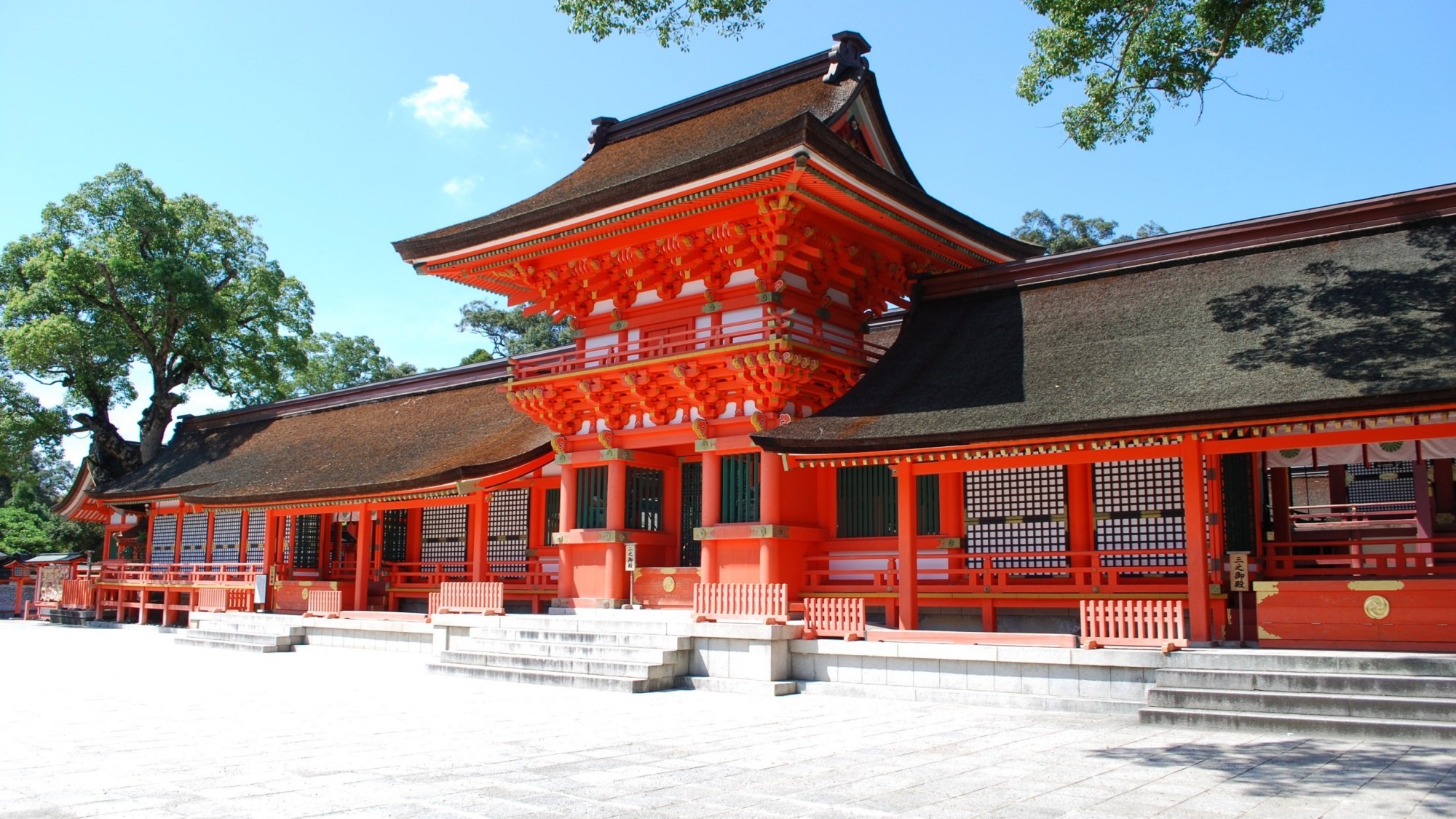 【宇佐神宮】国宝の3棟の本殿をはじめ歴史・文化的に貴重な建築物の数々･･･当館から車で45分