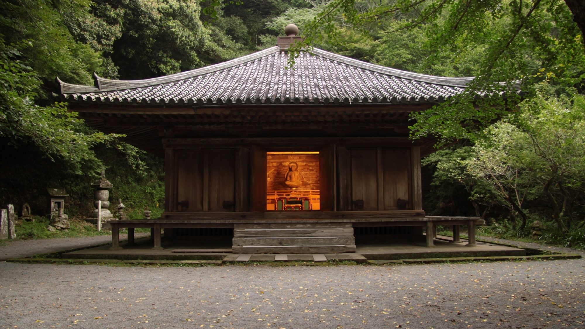 【富貴寺】大堂は日本三大阿弥陀堂のひとつ、季節毎の境内の景色も美しい･･･当館から車で65分