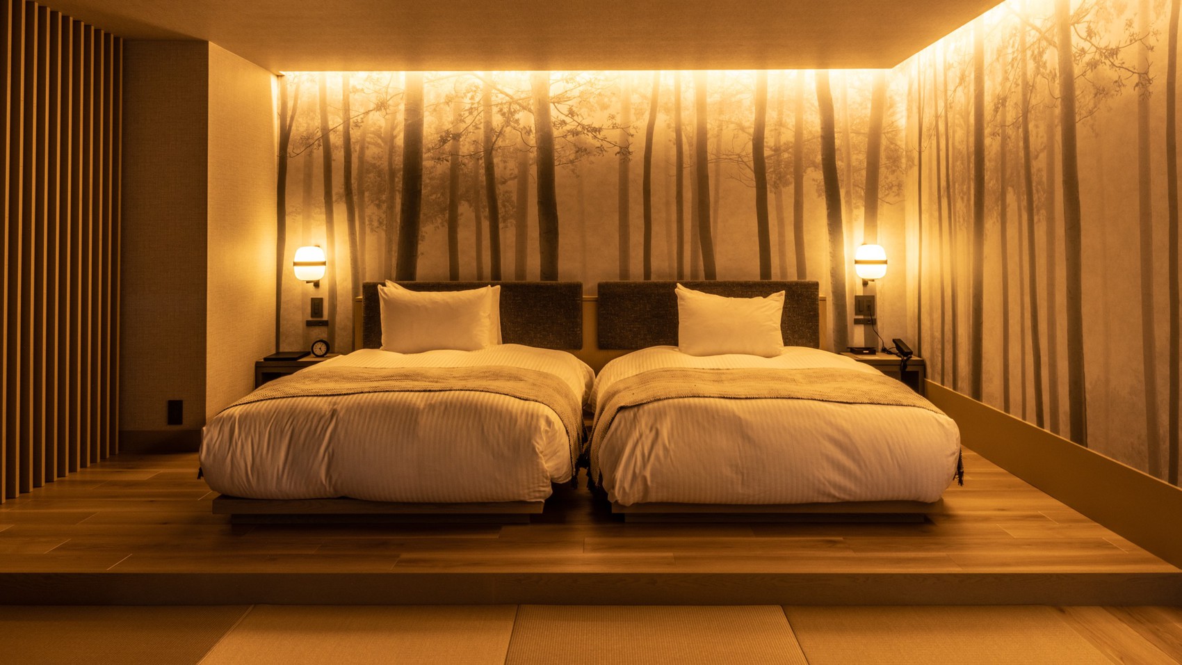 【「LAKA」プレミアムー露天風呂付和洋室ー】心地よいベッドと柔らかい灯りで癒しと寛ぎの空間。