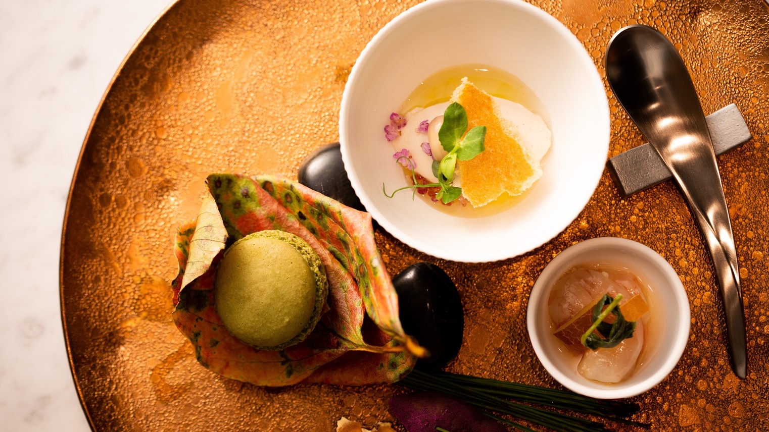 【レストランNORM—四季の「麗」会席—】五感で味わう旬の一皿、オープンキッチンで魅せる美食の時間。