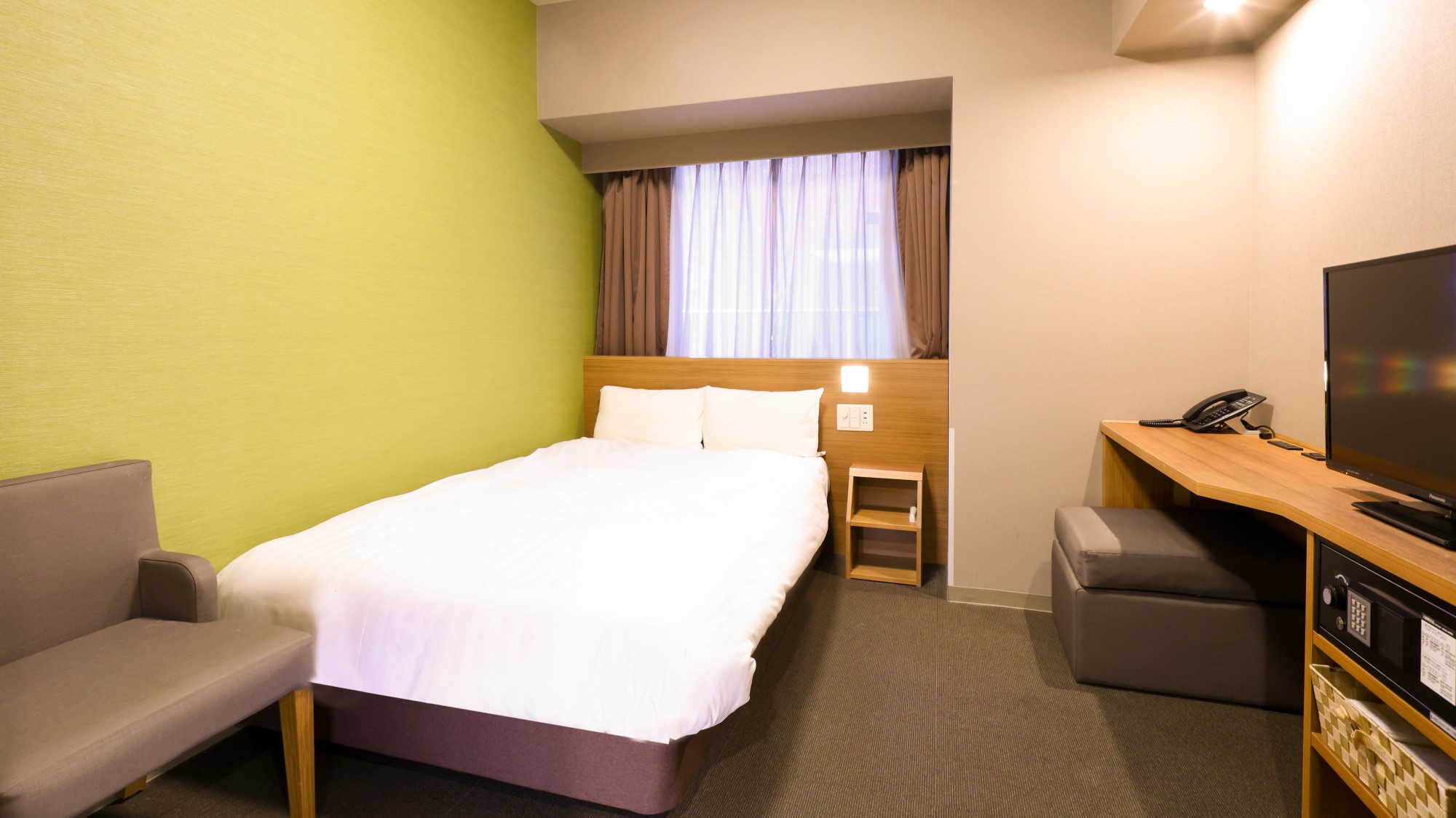 セミダブルルーム【禁煙】(幅120cm&times;195cm）14.7平米～16.2平米