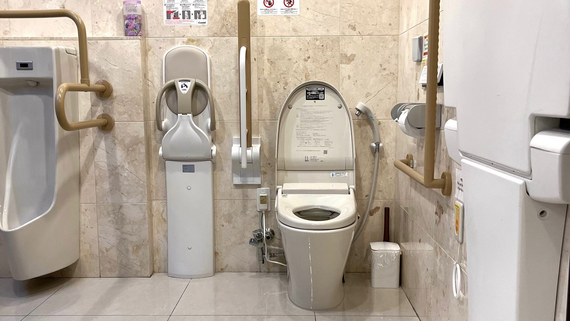 車いすトイレ（ロビー）
