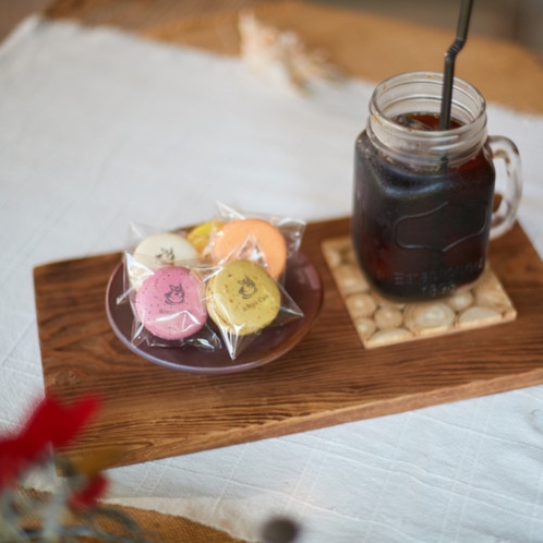 【りんごカフェ】甘いマカロンと香ばしい珈琲のセット