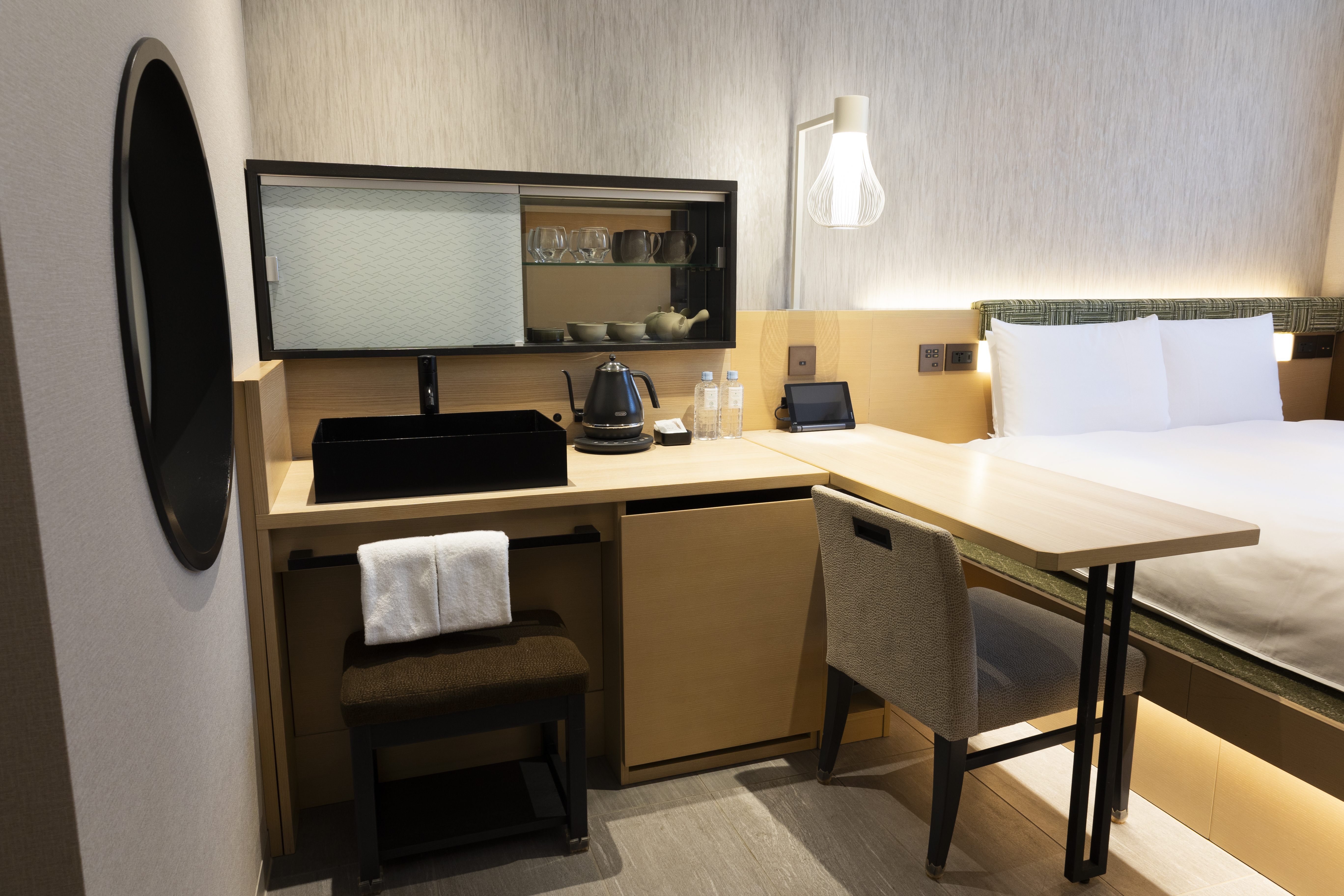 【客室】スーペリアダブルB -ENGAWA-（洗面台）