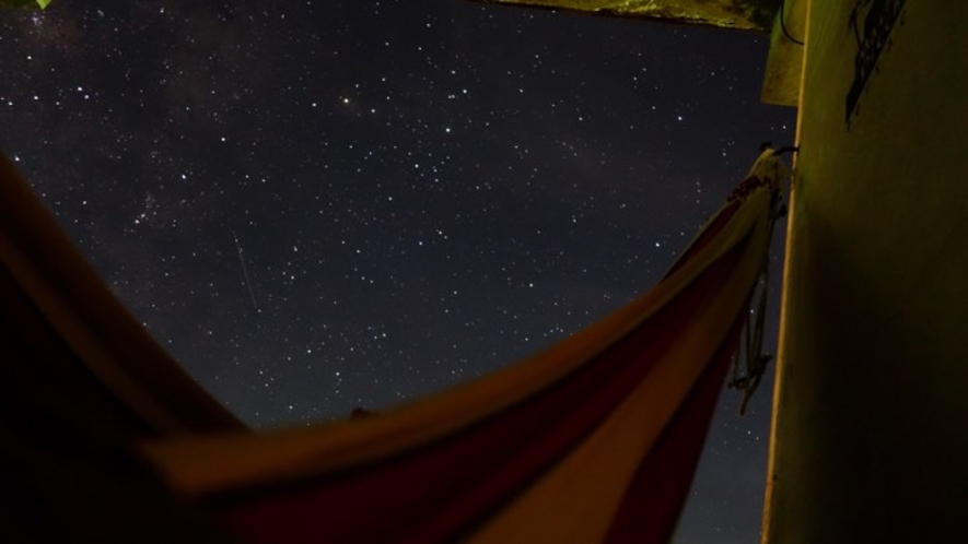 夜のテラスではハンモックに寝そべって夜空を眺められます。