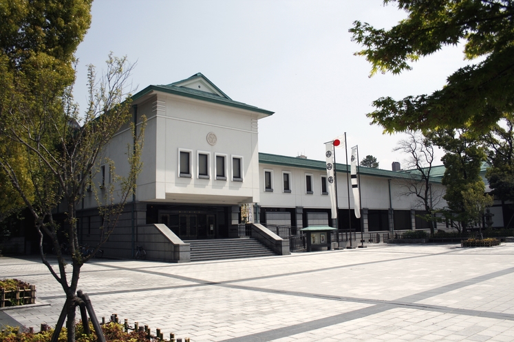 海外のお客様必見！徳川園の隣に位置する「徳川美術館」には、鎧・刀・錦絵・能面などが多く展示されます。