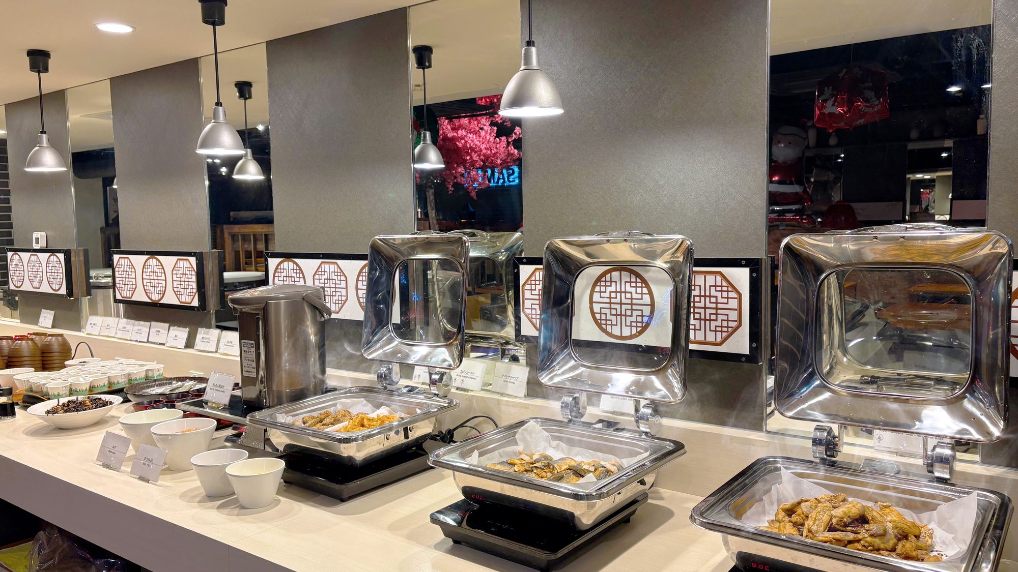 レストラン「三味」