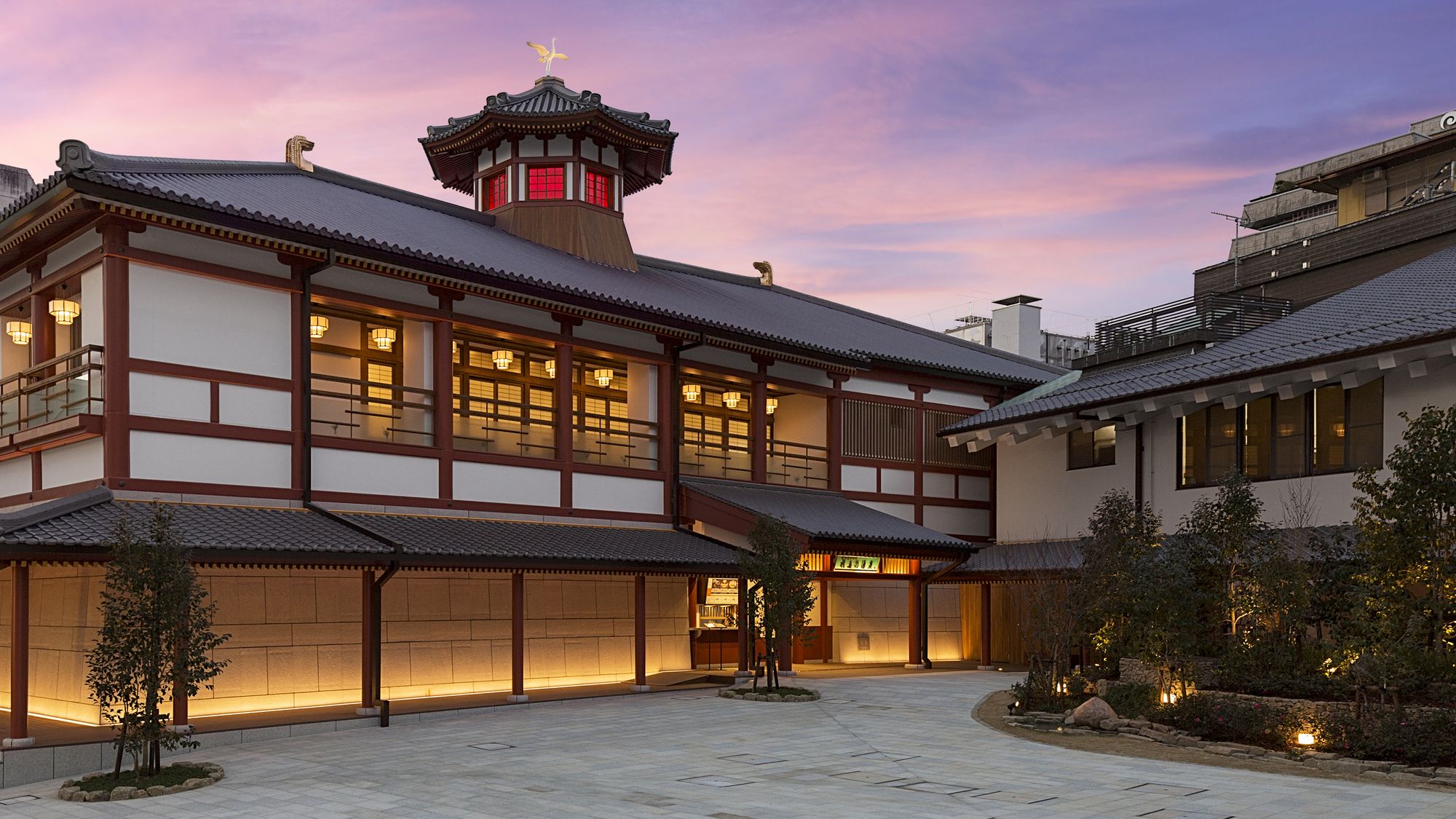 飛鳥乃湯泉は2016年に誕生。愛媛の伝統工芸を多く使用した内装は必見