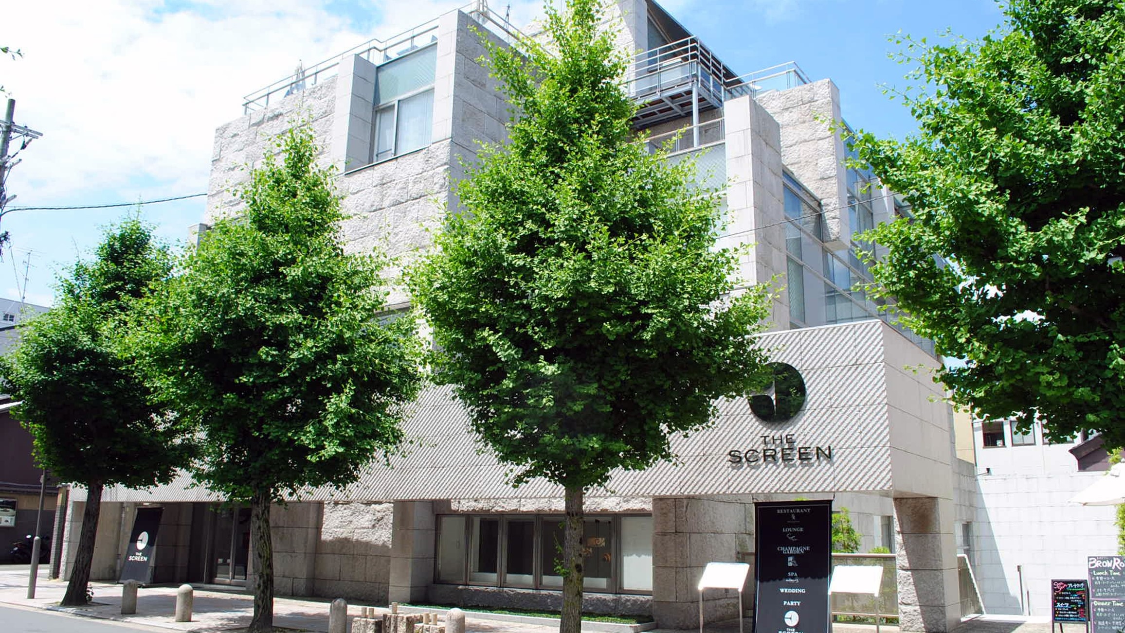 ホテル外観　昼