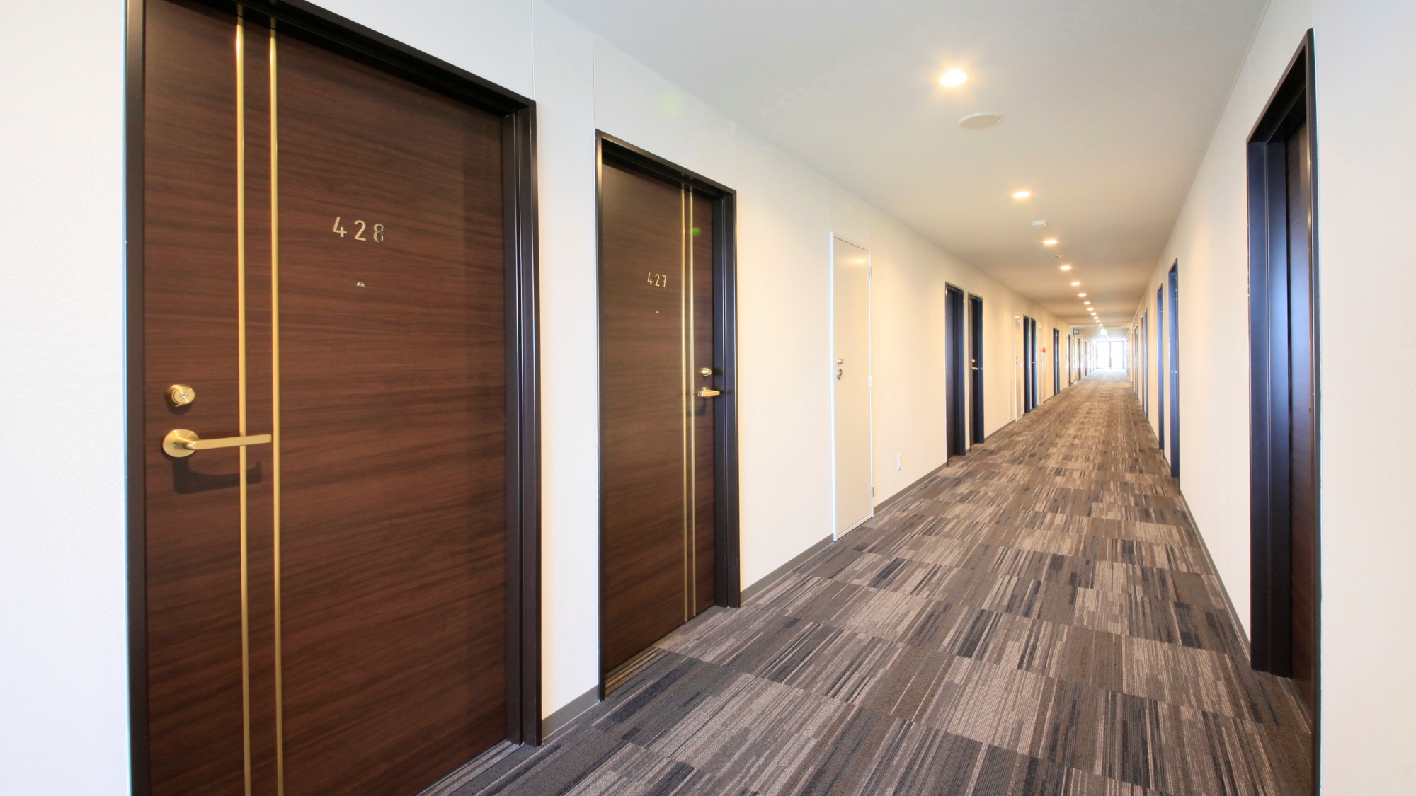 【客室階廊下】