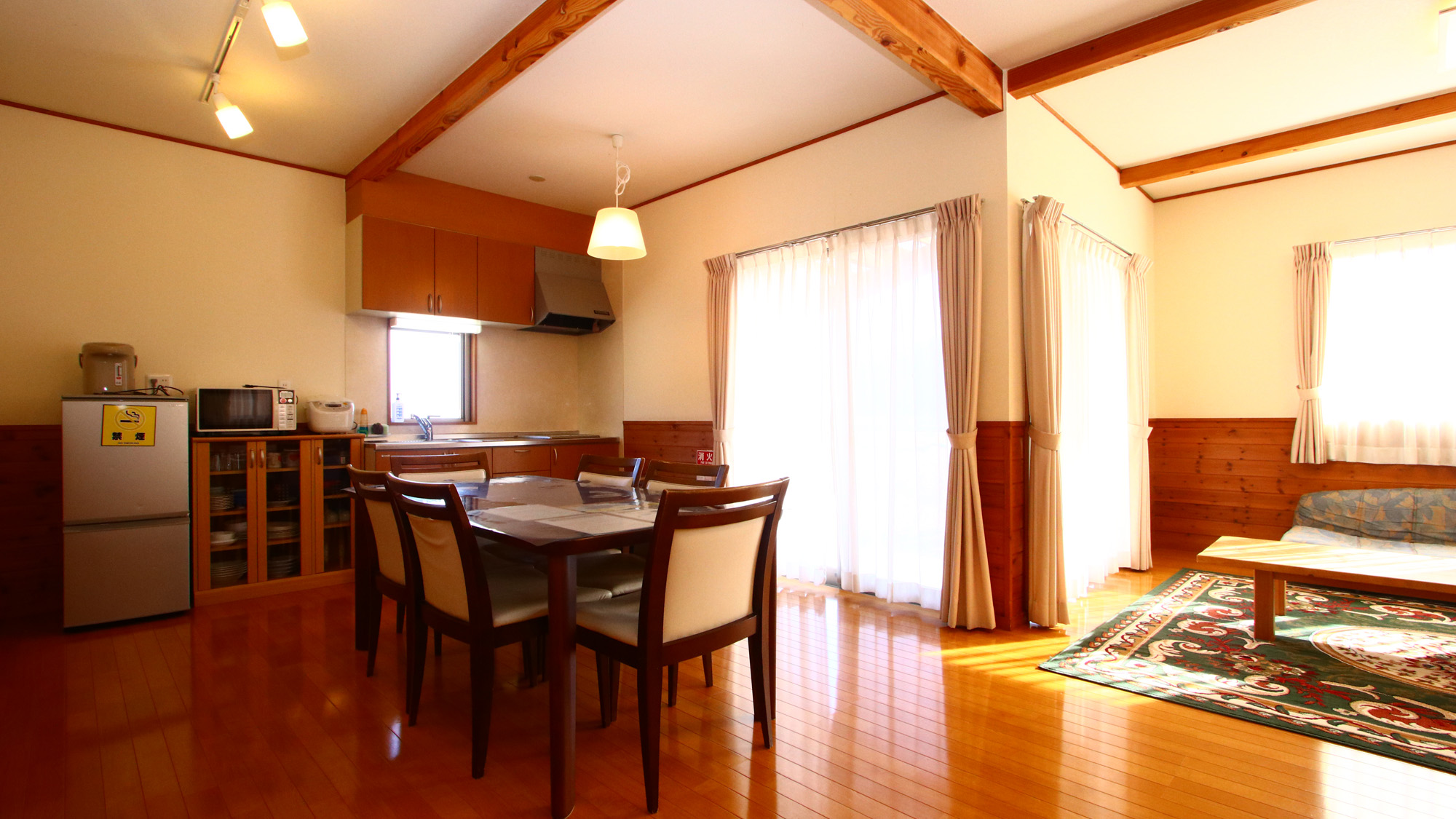 ダイニングキッチン◆冷蔵庫や電子レンジなどご自由にお使いください！*